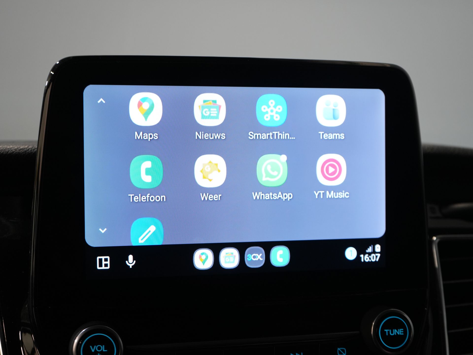 Ford Transit Custom Van 2.0 TDCI 185 CP L2 Sport DC Double Cab/ NL Car/ Bi-Xenon/ 2xSliding Door/ 2.8t Towing Muffler/ Carplay/ Stoelverw./ Airco/ Navi/ Cr