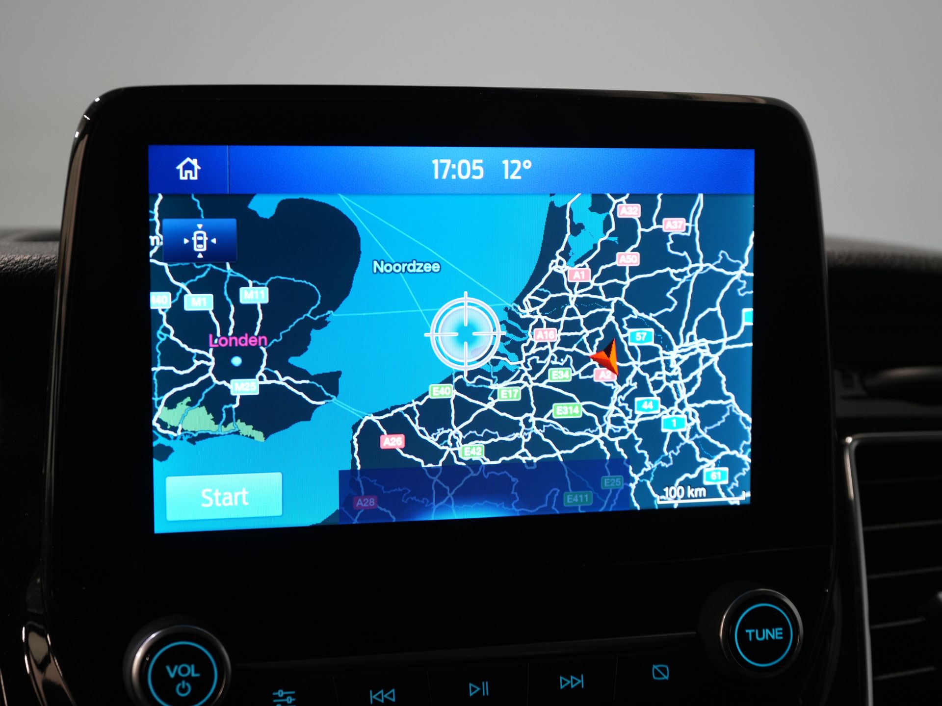 Ford Transit Custom Van 2.0 TDCI 185 CP L2 Sport DC Double Cab/ NL Car/ Bi-Xenon/ 2xSliding Door/ 2.8t Towing Muffler/ Carplay/ Stoelverw./ Airco/ Navi/ Cr