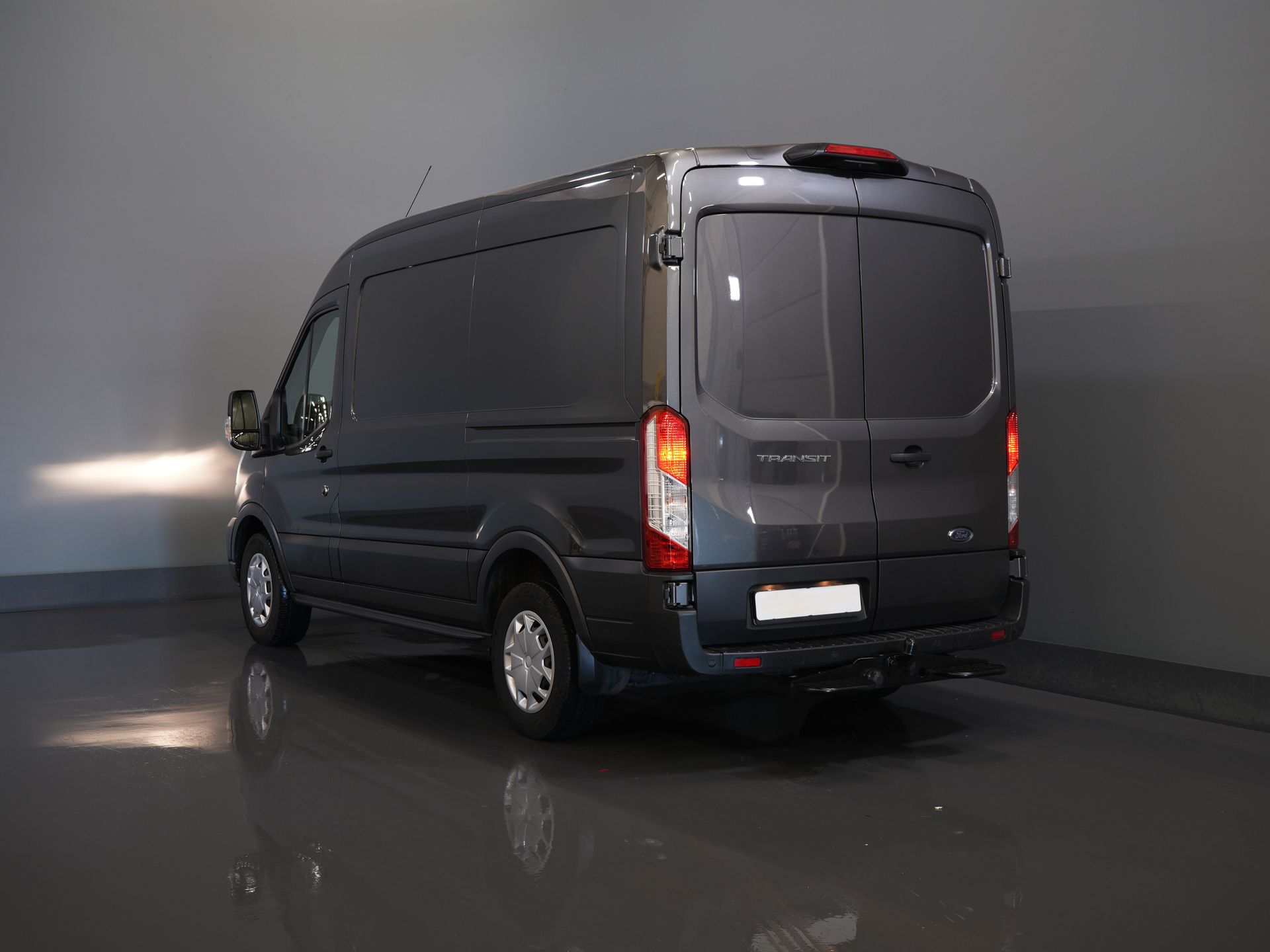 Ford Transit Van 350 2.0 TDCI 170 к.с. Авт. L2H2 BPM БЕЗКОШТОВНО! Carplay/ Navi/ Камера/ Інтер'єр/ Фаркоп/ PDC/ Круїз/ Airco