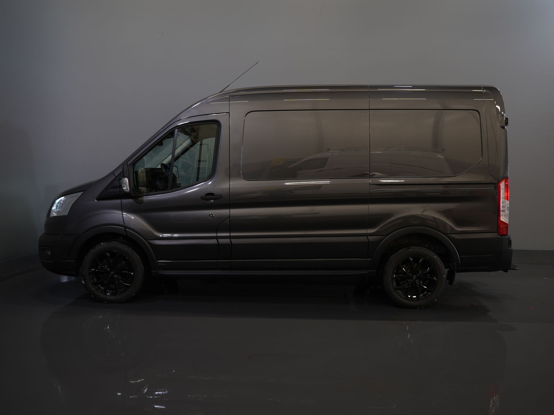 Ford Transit Bestelbus 350 2.0 TDCI 170 pk Aut. L2H2 18