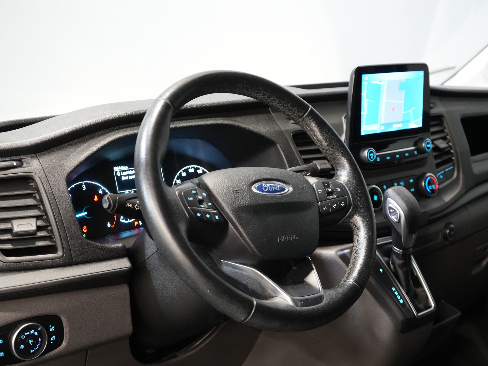 Ford Transit Van 350 2.0 TDCI 170 к.с. Авт. L2H2 BPM БЕЗКОШТОВНО! Carplay/ Navi/ Камера/ Інтер'єр/ Фаркоп/ PDC/ Круїз/ Airco