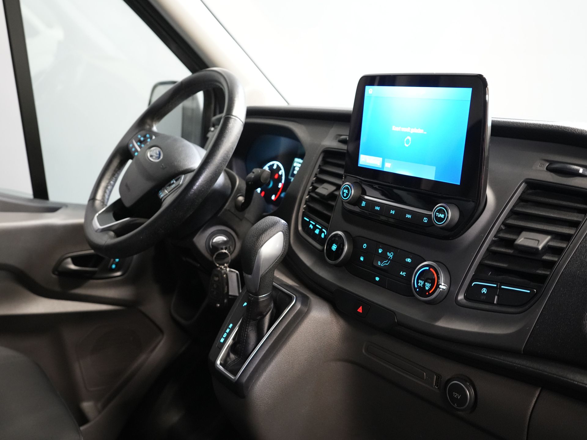 Ford Transit Van 350 2.0 TDCI 170 к.с. Авт. L2H2 BPM БЕЗКОШТОВНО! Carplay/ Navi/ Камера/ Інтер'єр/ Фаркоп/ PDC/ Круїз/ Airco