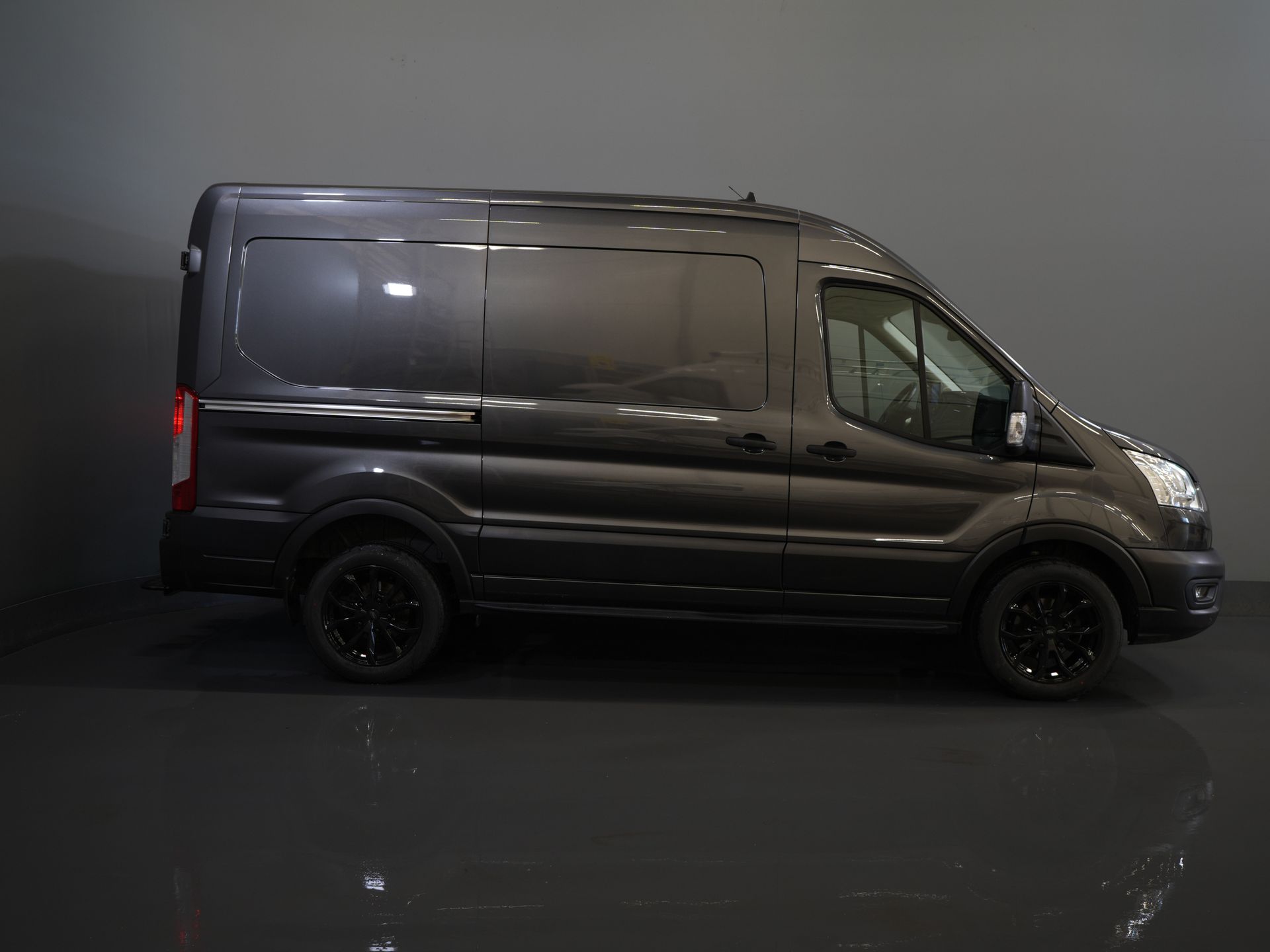 Ford Transit Bestelbus 350 2.0 TDCI 170 pk Aut. L2H2 18