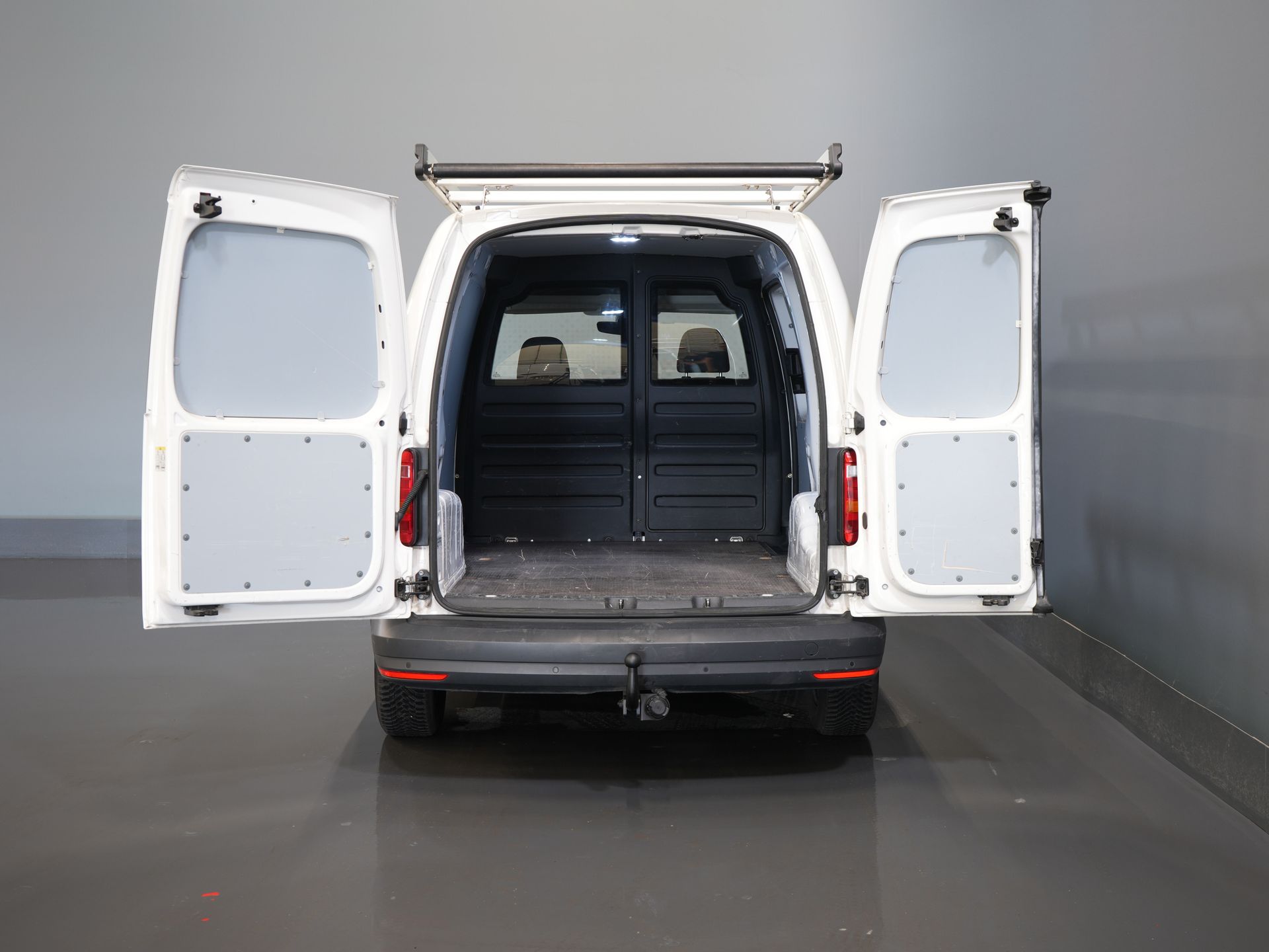 Volkswagen Caddy Van 2.0 TDI 100 к.с. DSG Aut. L2 Maxi BPM БЕЗКОШТОВНО! Багажник на даху / Бокові стійки / Верв.воррут / Carplay / Круїз / Airco