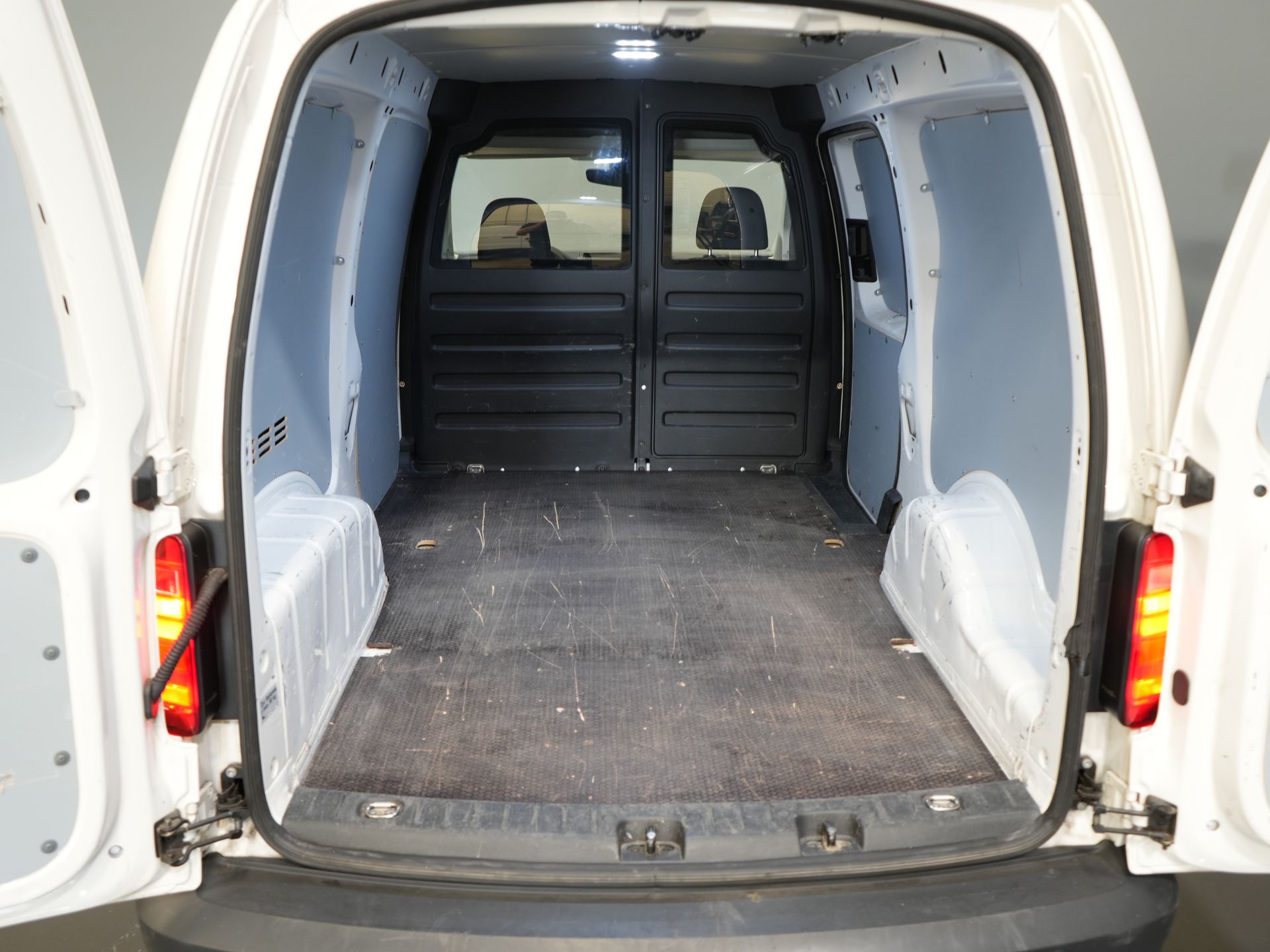 Volkswagen Caddy Van 2.0 TDI 100 к.с. DSG Aut. L2 Maxi BPM БЕЗКОШТОВНО! Багажник на даху / Бокові стійки / Верв.воррут / Carplay / Круїз / Airco