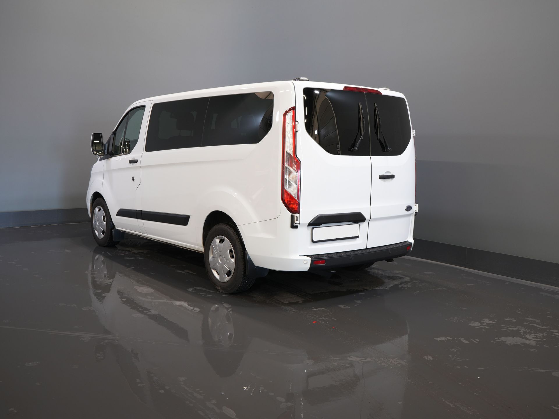 Ford Transit Custom Passenger Tourneo 2.0 TDCI 31.997 € IVA incl./BPM Trend Combi/ Kombi/ 9 Person/ 9 P/ Cruise/ PDC/ Airco