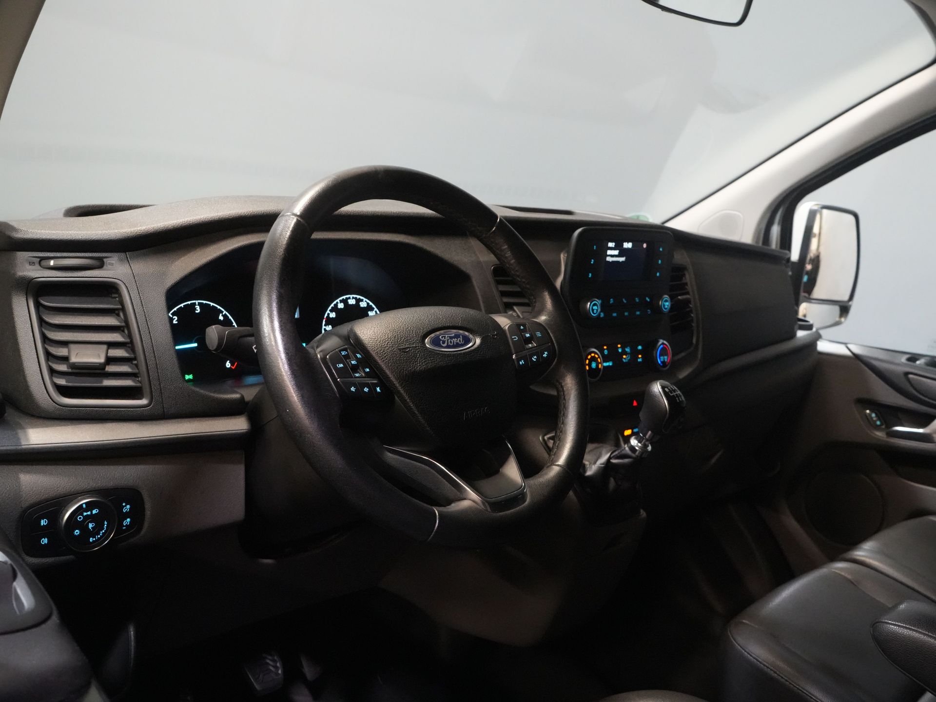 Ford Transit Custom Passenger Tourneo 2.0 TDCI 31.997 € IVA incl./BPM Trend Combi/ Kombi/ 9 Person/ 9 P/ Cruise/ PDC/ Airco