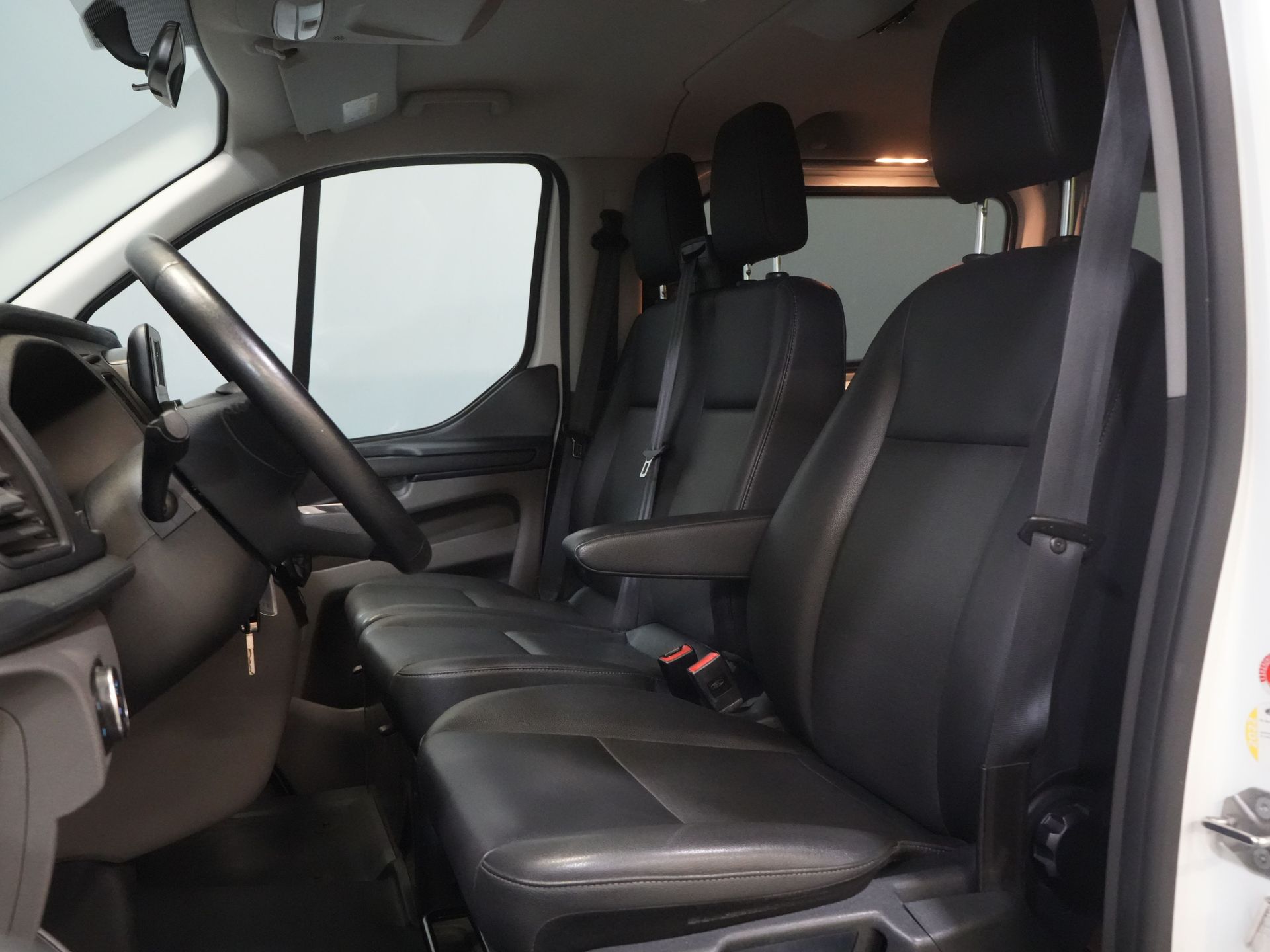 Ford Transit Custom Passenger Tourneo 2.0 TDCI 31.997 € IVA incl./BPM Trend Combi/ Kombi/ 9 Person/ 9 P/ Cruise/ PDC/ Airco