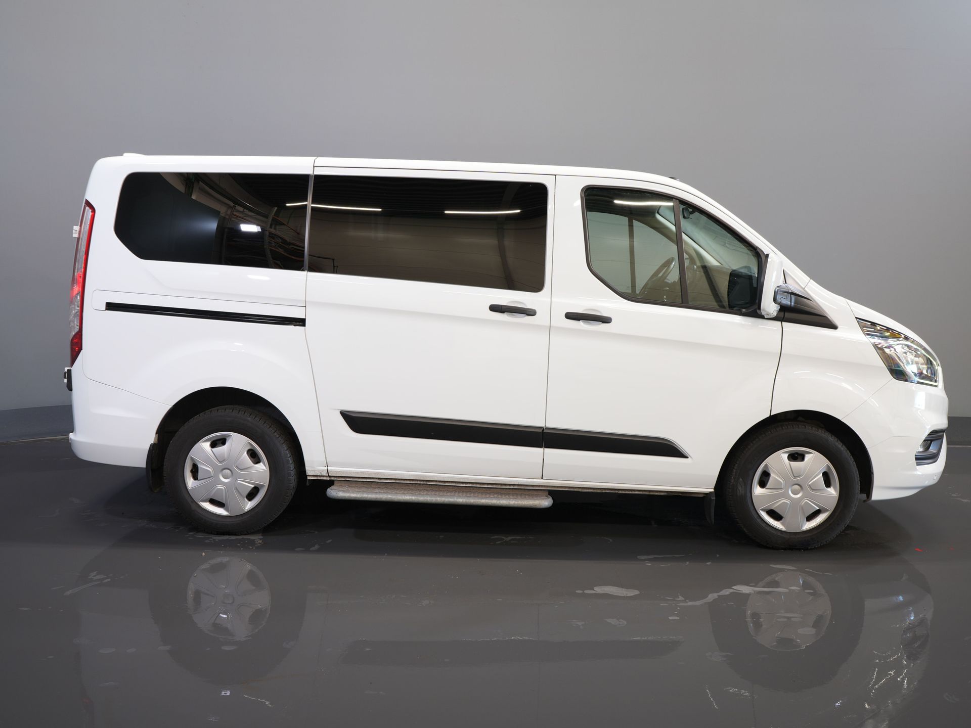 Ford Transit Custom Passenger Tourneo 2.0 TDCI 31.997 € IVA incl./BPM Trend Combi/ Kombi/ 9 Person/ 9 P/ Cruise/ PDC/ Airco