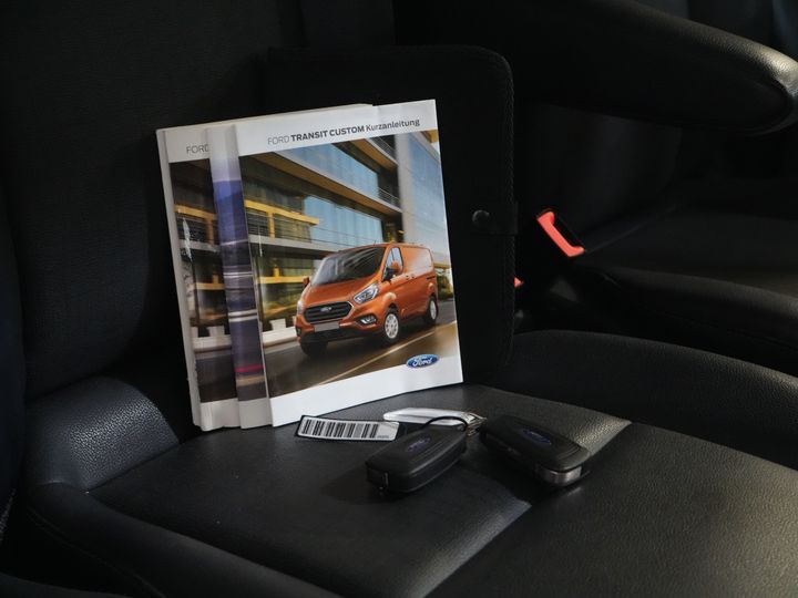 Ford Transit Custom Passenger Tourneo 2.0 TDCI 31.997 € IVA incl./BPM Trend Combi/ Kombi/ 9 Person/ 9 P/ Cruise/ PDC/ Airco