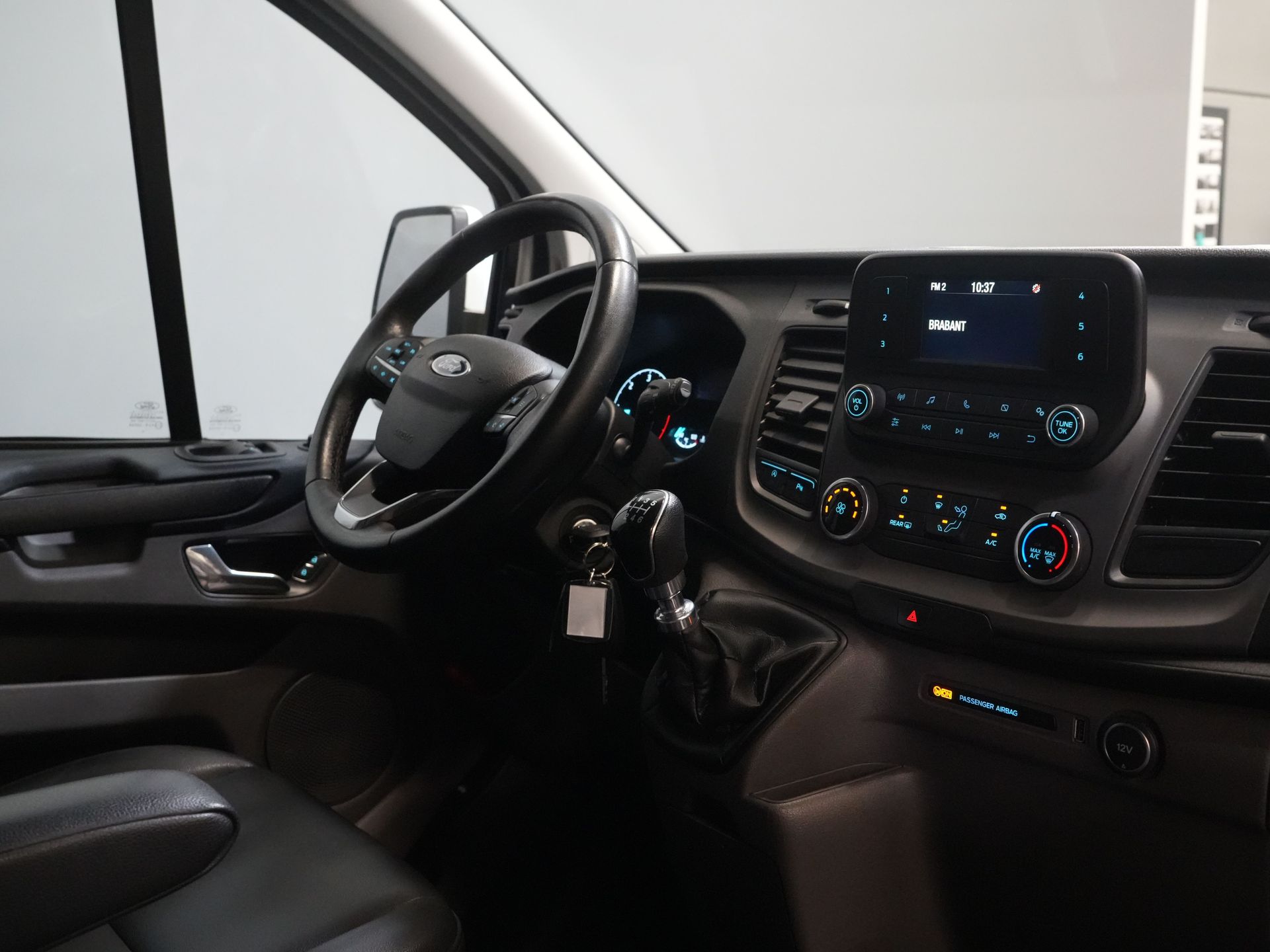Ford Transit Custom Passenger Tourneo 2.0 TDCI 31.997 € IVA incl./BPM Trend Combi/ Kombi/ 9 Person/ 9 P/ Cruise/ PDC/ Airco
