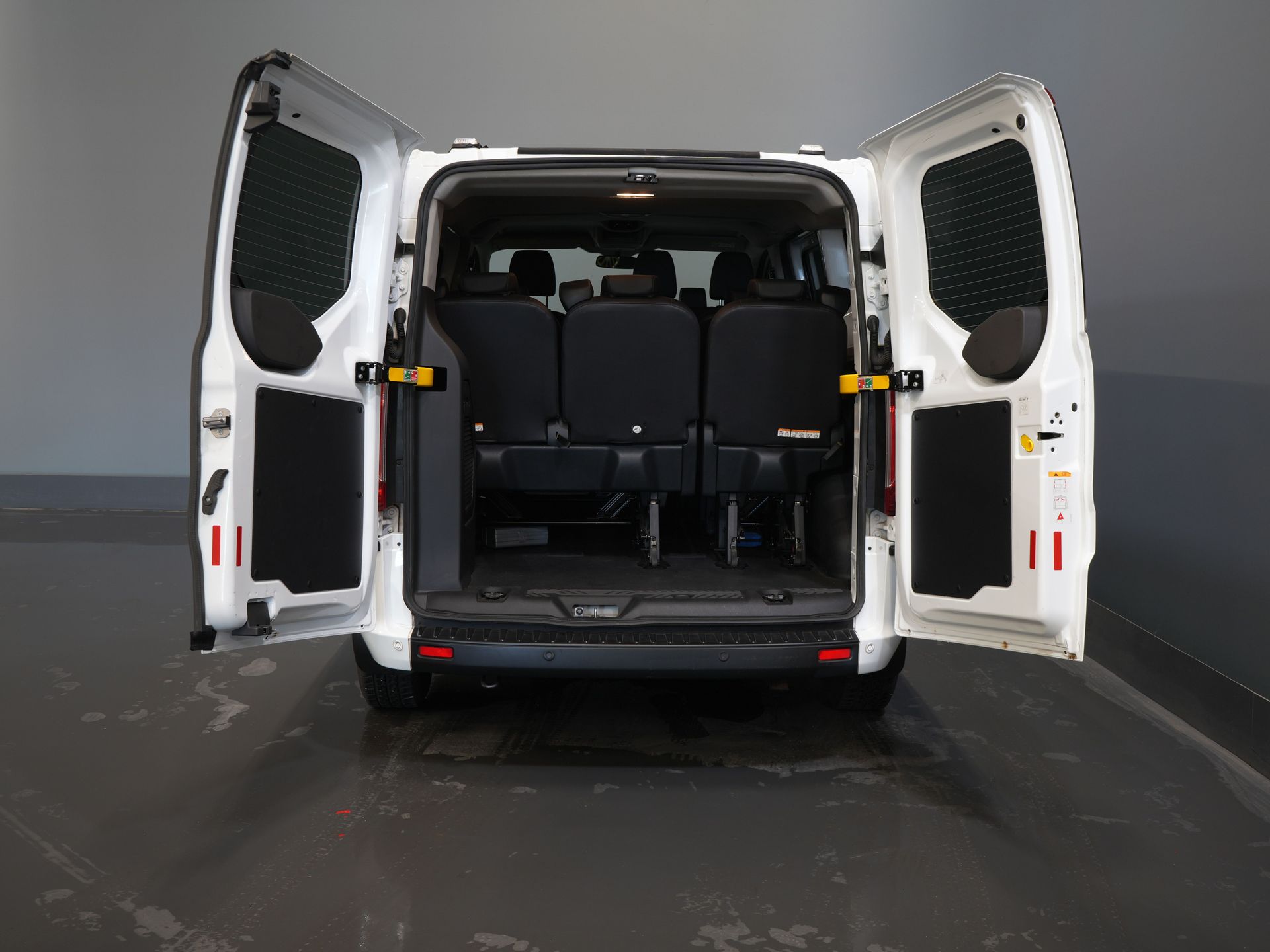 Ford Transit Custom Passenger Tourneo 2.0 TDCI 31.997 € IVA incl./BPM Trend Combi/ Kombi/ 9 Person/ 9 P/ Cruise/ PDC/ Airco