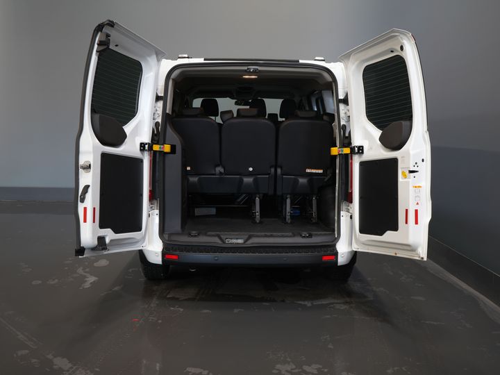 Ford Transit Custom Passenger Tourneo 2.0 TDCI 31.997 € IVA incl./BPM Trend Combi/ Kombi/ 9 Person/ 9 P/ Cruise/ PDC/ Airco