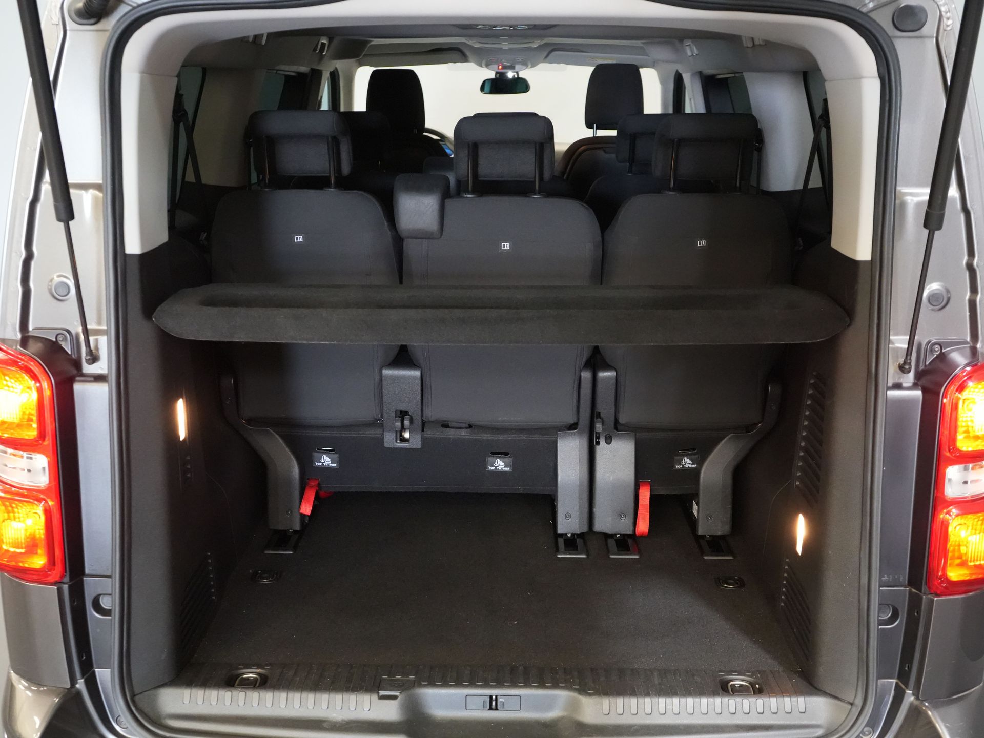 Citroën ë-Jumpy Transport de persoane SpaceTourer 50 kWh Aut. L3 220 km WLTP €30,182,- incl. TVA Încărcător rapid/ 2x Ușă glisantă/ Xenon/ Seatverw./ Navi/ Carplay/ Climă/ 