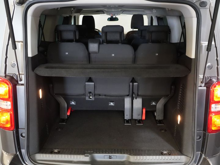 Citroën ë-Jumpy Transport de persoane SpaceTourer 50 kWh Aut. L3 220 km WLTP €30,182,- incl. TVA Încărcător rapid/ 2x Ușă glisantă/ Xenon/ Seatverw./ Navi/ Carplay/ Climă/ 