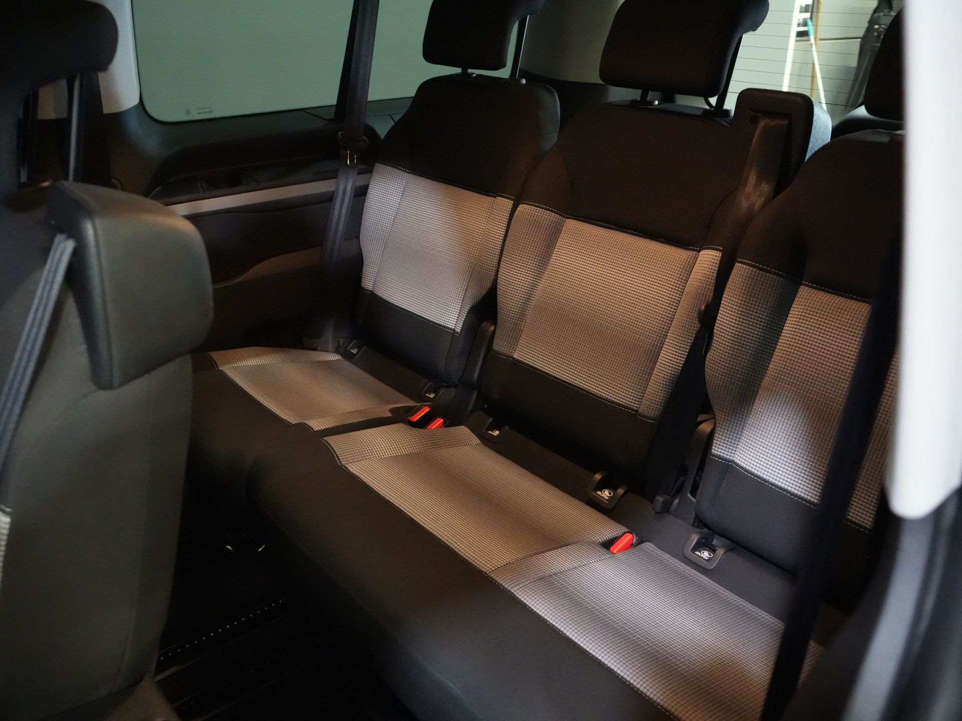 Citroën ë-Jumpy Transport de persoane SpaceTourer 50 kWh Aut. L3 220 km WLTP €30,182,- incl. TVA Încărcător rapid/ 2x Ușă glisantă/ Xenon/ Seatverw./ Navi/ Carplay/ Climă/ 