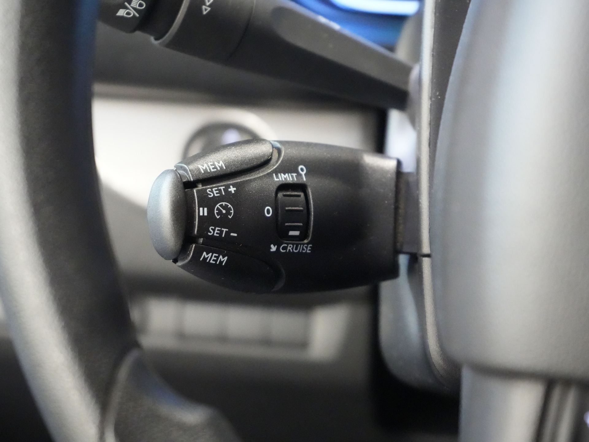 Citroën ë-Jumpy Transport de persoane SpaceTourer 50 kWh Aut. L3 220 km WLTP €30,182,- incl. TVA Încărcător rapid/ 2x Ușă glisantă/ Xenon/ Seatverw./ Navi/ Carplay/ Climă/ 