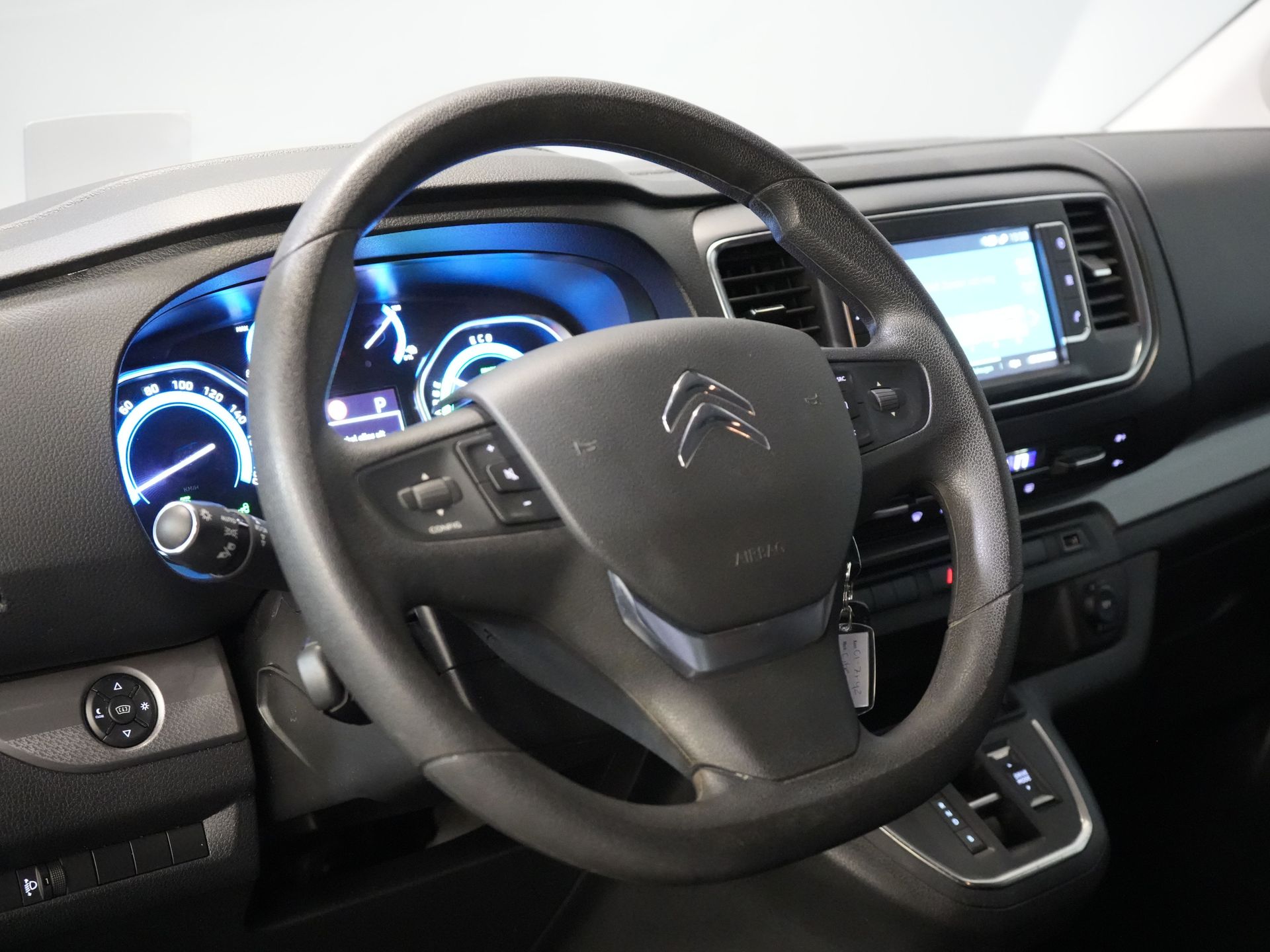 Citroën ë-Jumpy Transport de persoane SpaceTourer 50 kWh Aut. L3 220 km WLTP €30,182,- incl. TVA Încărcător rapid/ 2x Ușă glisantă/ Xenon/ Seatverw./ Navi/ Carplay/ Climă/ 
