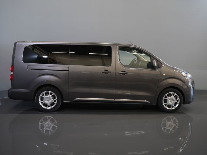 Citroën ë-Jumpy Transport de persoane SpaceTourer 50 kWh Aut. L3 220 km WLTP €30,182,- incl. TVA Încărcător rapid/ 2x Ușă glisantă/ Xenon/ Seatverw./ Navi/ Carplay/ Climă/ 