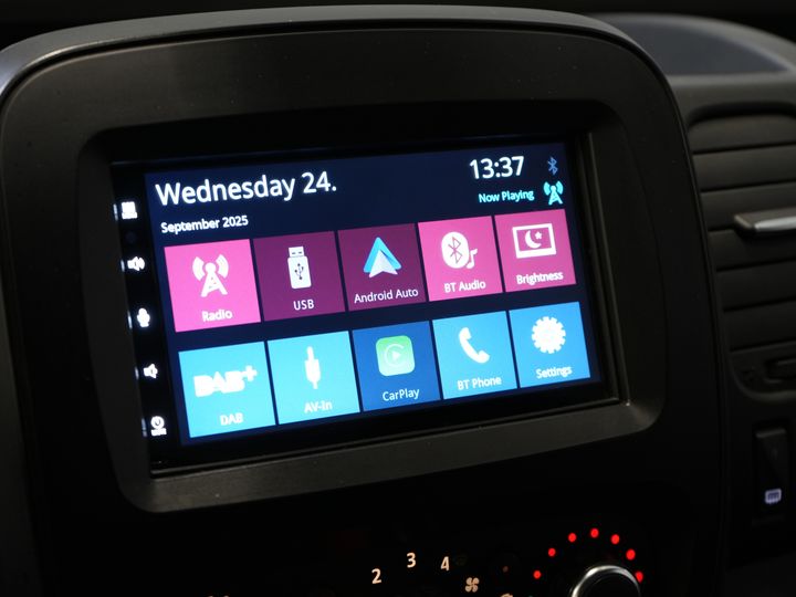 Renault Trafic Bestelbus 2.0 dCi 145 pk BPM VRIJ Inrichting/ Standkachel/ Stoelverw/ CarPlay/ Camera/ PDC/ Cruise/ Airco