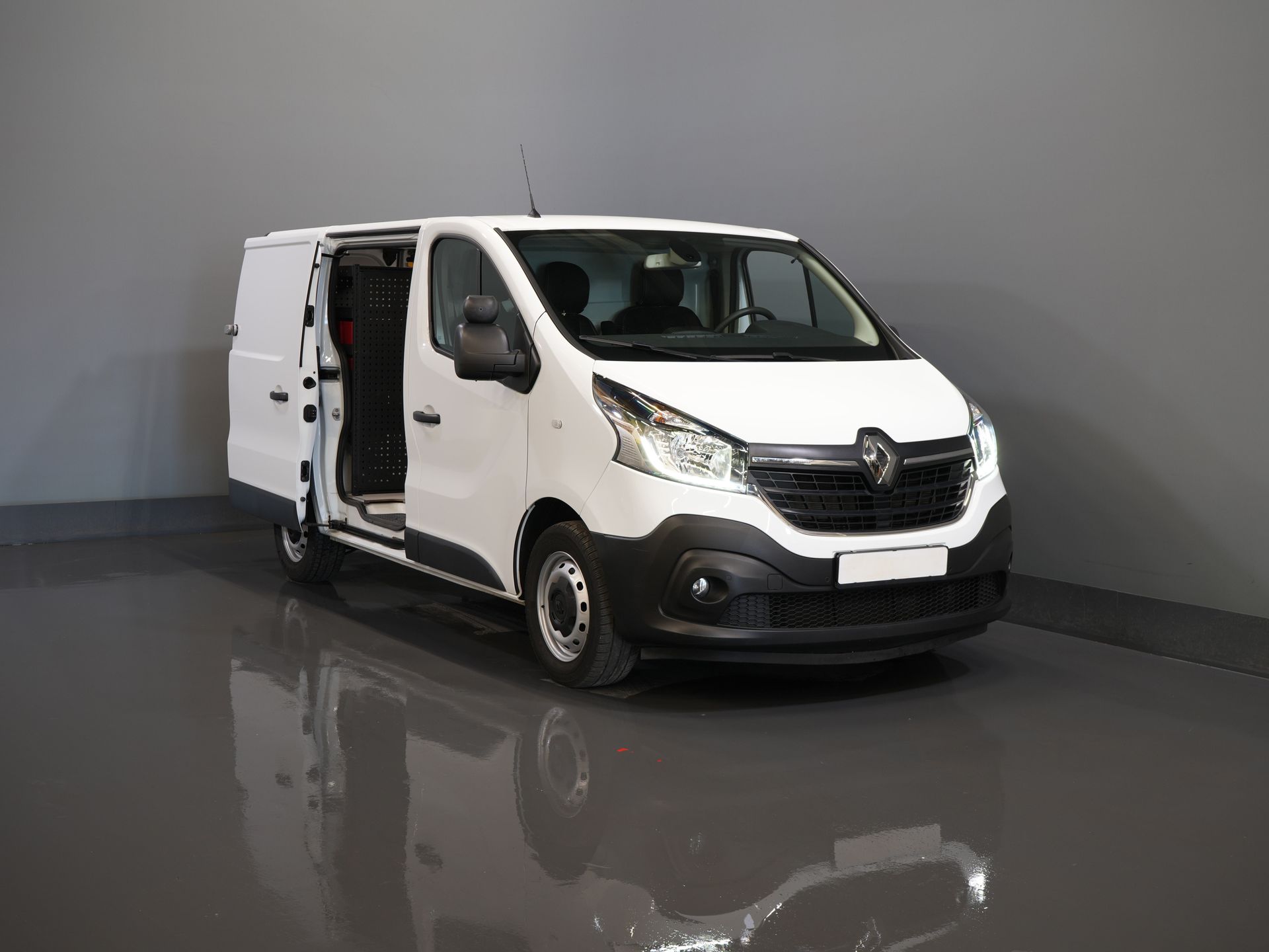 Renault Trafic Bestelbus 2.0 dCi 145 pk BPM VRIJ Inrichting/ Standkachel/ Stoelverw/ CarPlay/ Camera/ PDC/ Cruise/ Airco