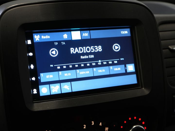 Renault Trafic Bestelbus 2.0 dCi 145 pk BPM VRIJ Inrichting/ Standkachel/ Stoelverw/ CarPlay/ Camera/ PDC/ Cruise/ Airco