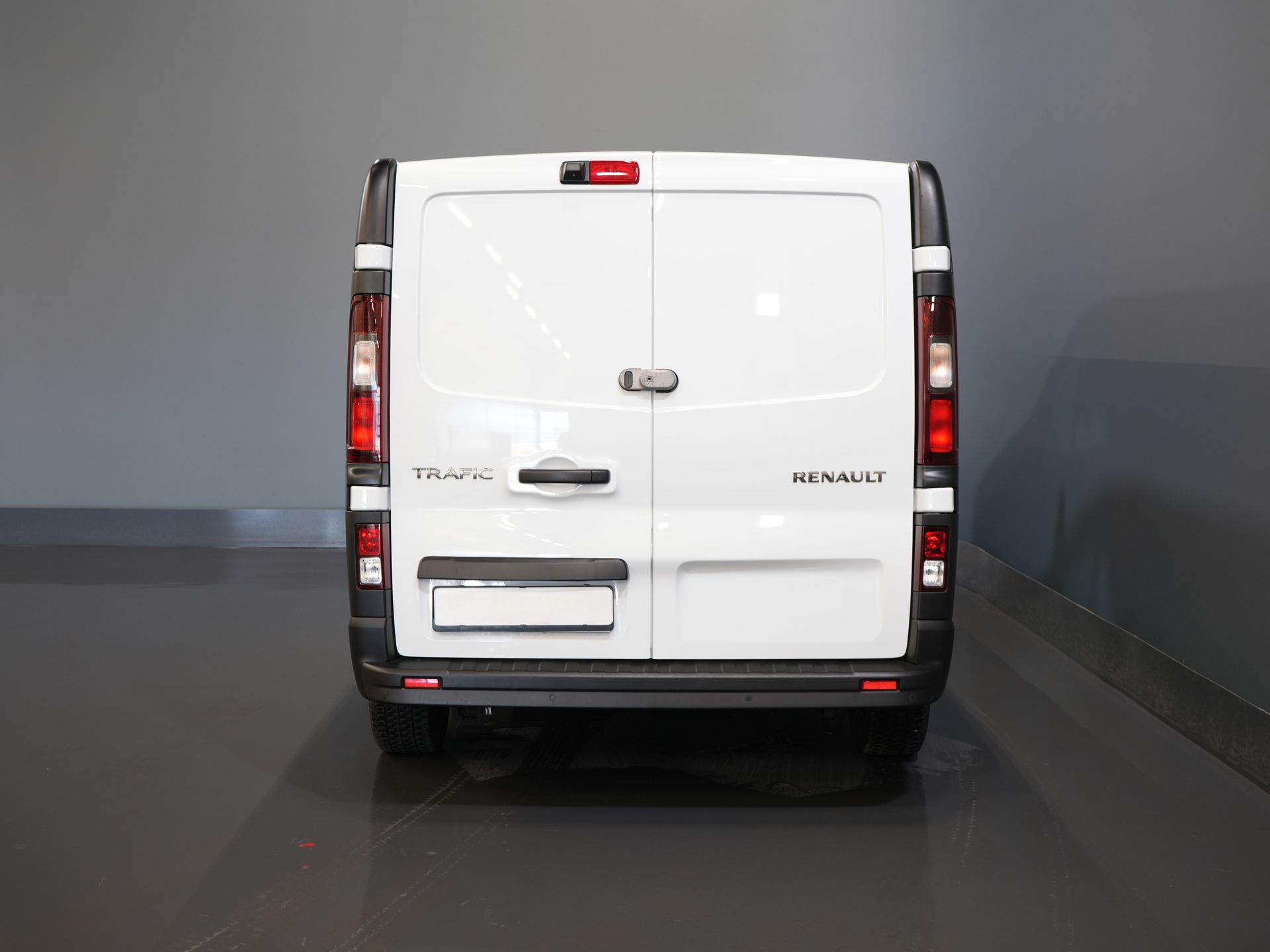 Renault Trafic Bestelbus 2.0 dCi 145 pk BPM VRIJ Inrichting/ Standkachel/ Stoelverw/ CarPlay/ Camera/ PDC/ Cruise/ Airco