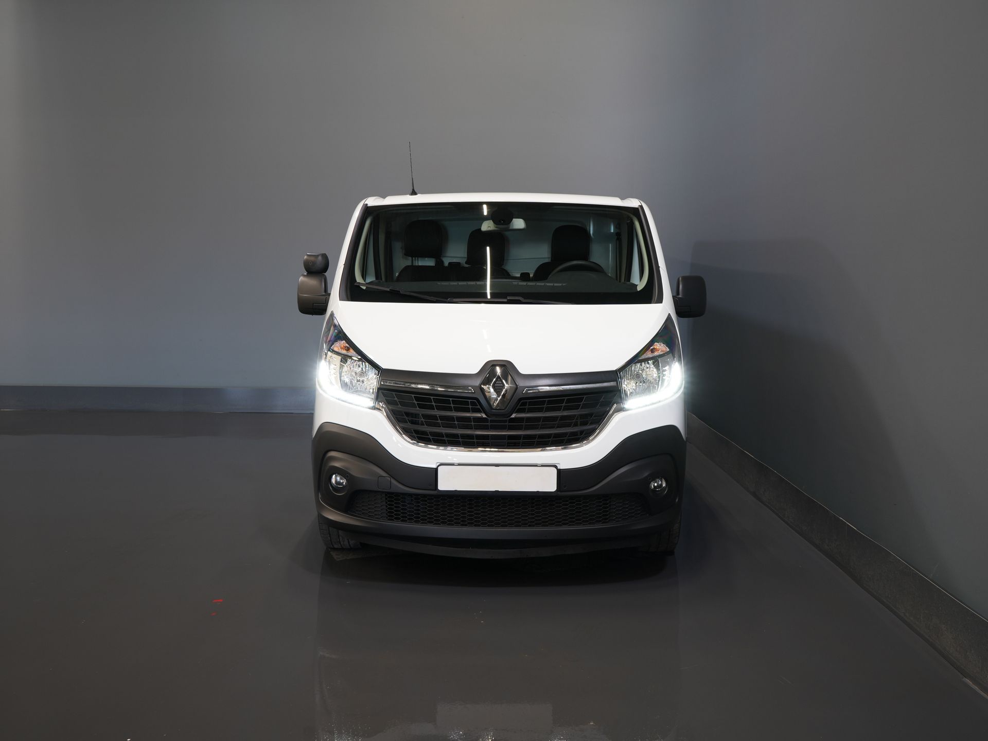Renault Trafic Bestelbus 2.0 dCi 145 pk BPM VRIJ Inrichting/ Standkachel/ Stoelverw/ CarPlay/ Camera/ PDC/ Cruise/ Airco