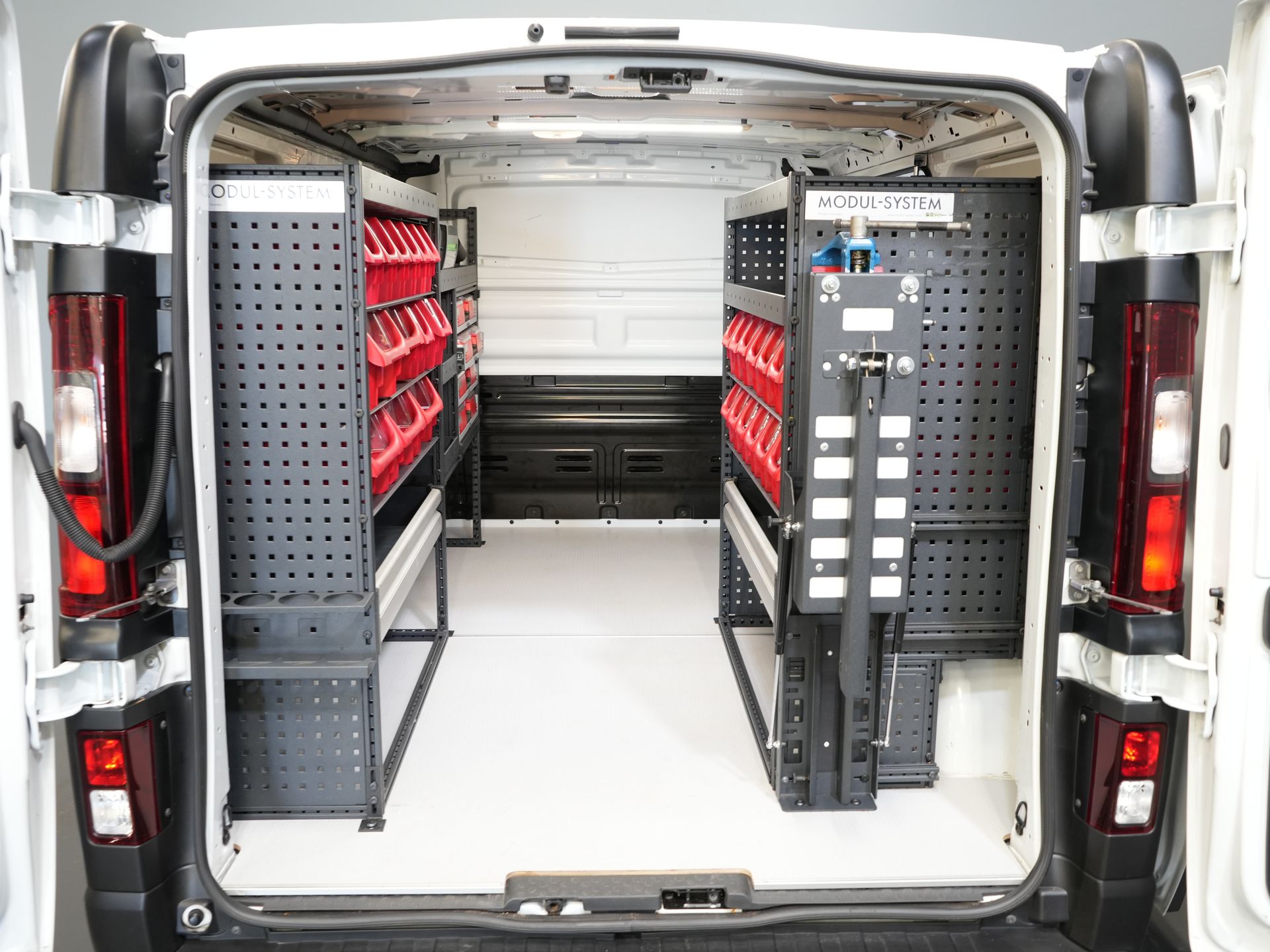 Renault Trafic Bestelbus 2.0 dCi 145 pk BPM VRIJ Inrichting/ Standkachel/ Stoelverw/ CarPlay/ Camera/ PDC/ Cruise/ Airco