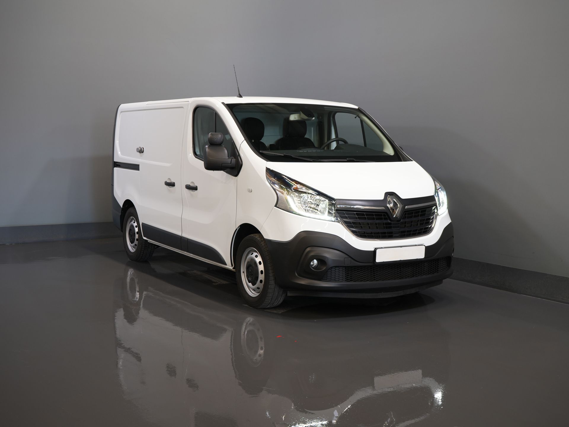 Renault Trafic Bestelbus 2.0 dCi 145 pk BPM VRIJ Inrichting/ Standkachel/ Stoelverw/ CarPlay/ Camera/ PDC/ Cruise/ Airco