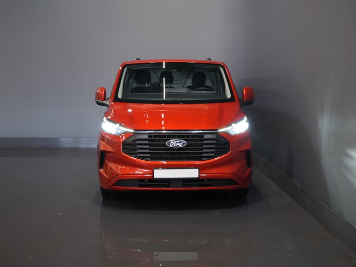 Ford Transit Custom Bestelbus 2.0 TDCI 150 pk L2 Limited Adapt.Cruise/ LED/ Stoelverw./ Stuurverw./ Carplay/ PDC/ Camera