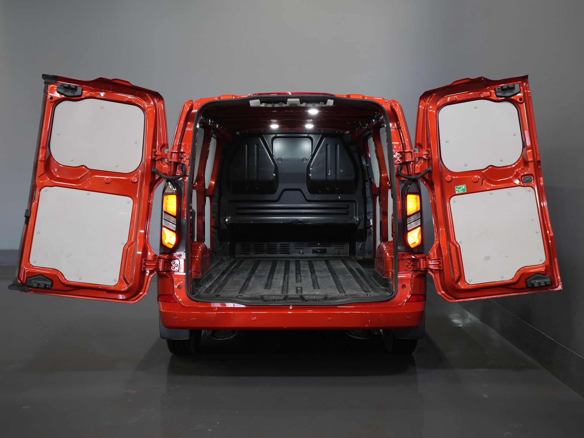 Ford Transit Custom Bestelbus 2.0 TDCI 150 pk L2 Limited Adapt.Cruise/ LED/ Stoelverw./ Stuurverw./ Carplay/ PDC/ Camera