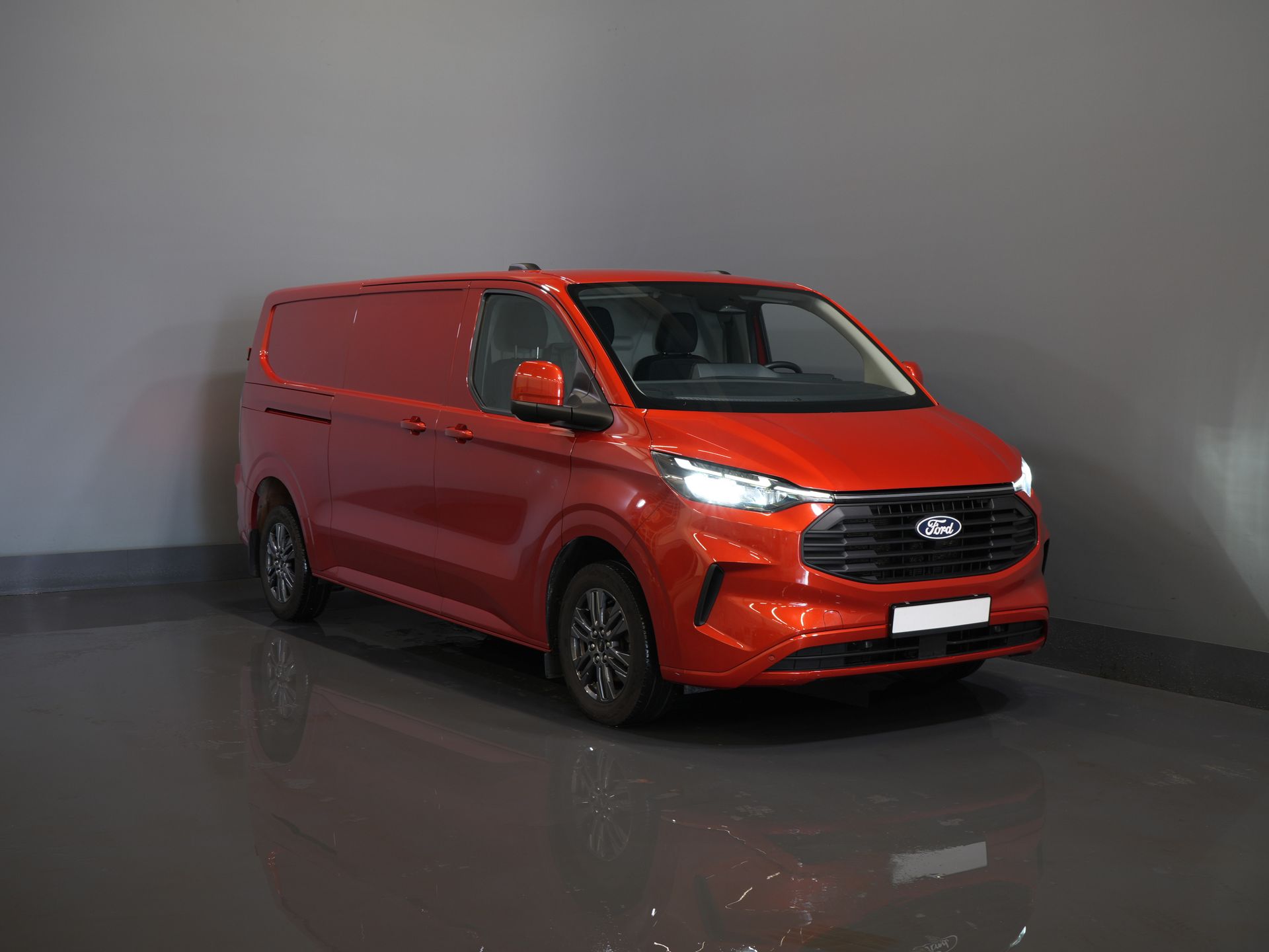 Ford Transit Custom Bestelbus 2.0 TDCI 150 pk L2 Limited Adapt.Cruise/ LED/ Stoelverw./ Stuurverw./ Carplay/ PDC/ Camera