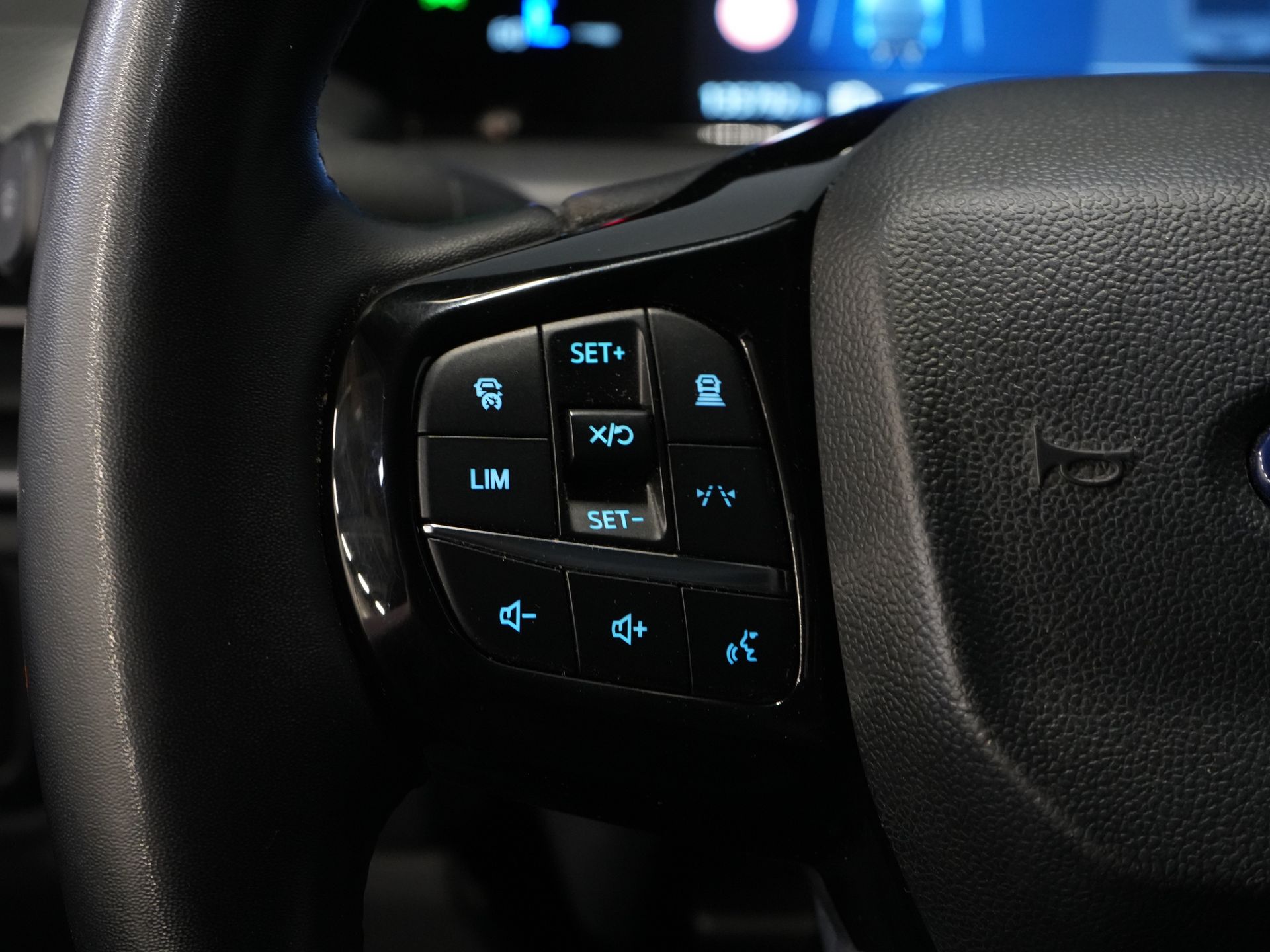 Ford Transit Custom Bestelbus 2.0 TDCI 150 pk L2 Limited Adapt.Cruise/ LED/ Stoelverw./ Stuurverw./ Carplay/ PDC/ Camera