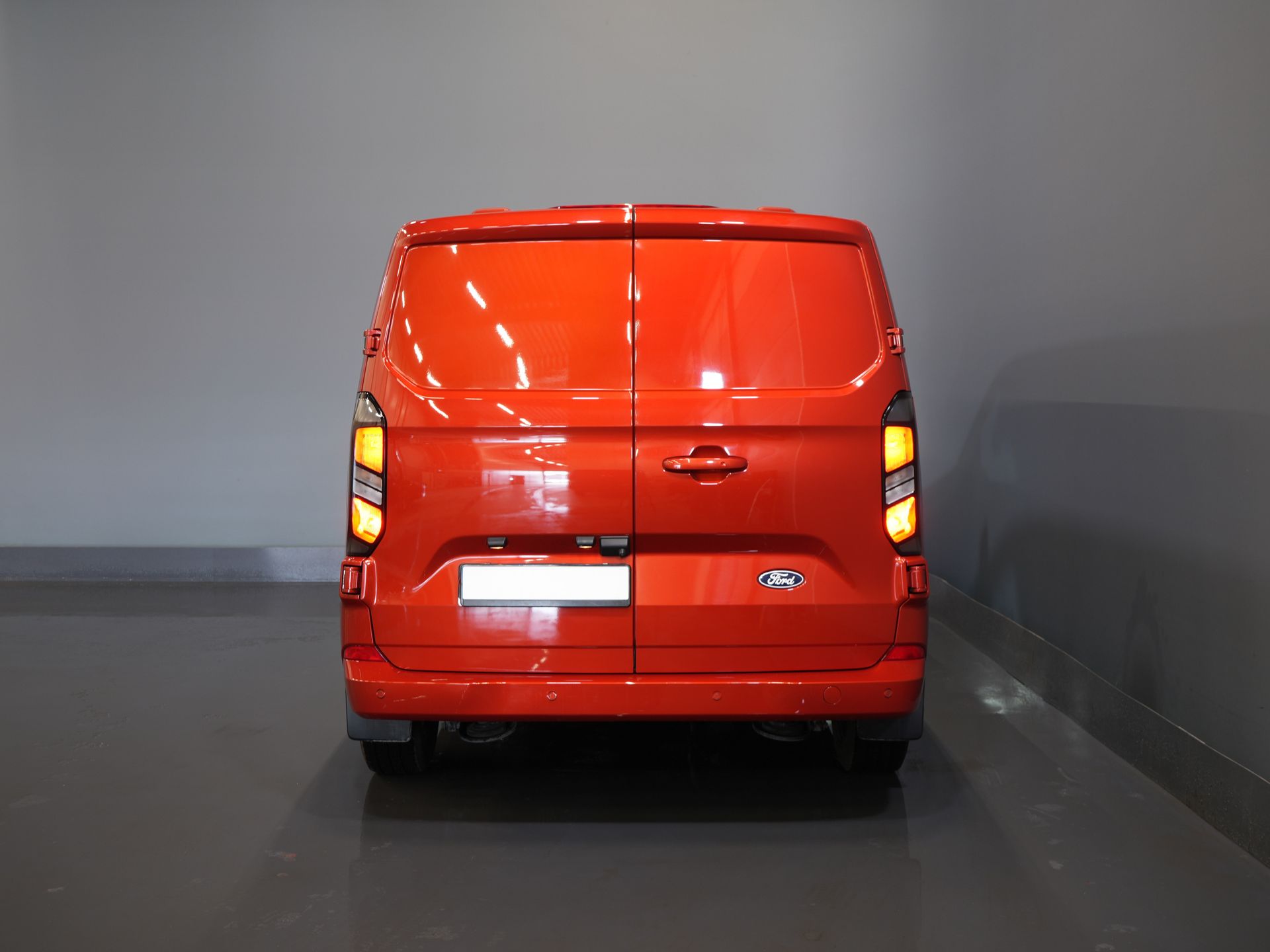 Ford Transit Custom Bestelbus 2.0 TDCI 150 pk L2 Limited Adapt.Cruise/ LED/ Stoelverw./ Stuurverw./ Carplay/ PDC/ Camera