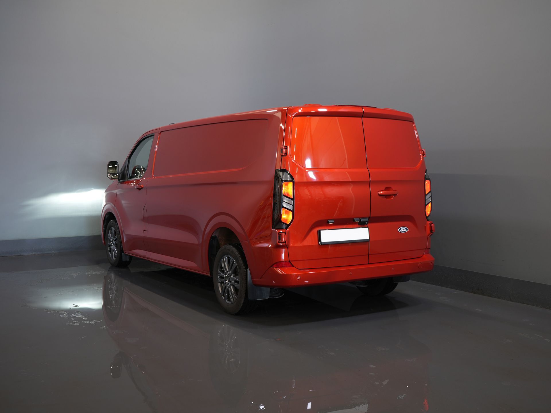Ford Transit Custom Bestelbus 2.0 TDCI 150 pk L2 Limited Adapt.Cruise/ LED/ Stoelverw./ Stuurverw./ Carplay/ PDC/ Camera