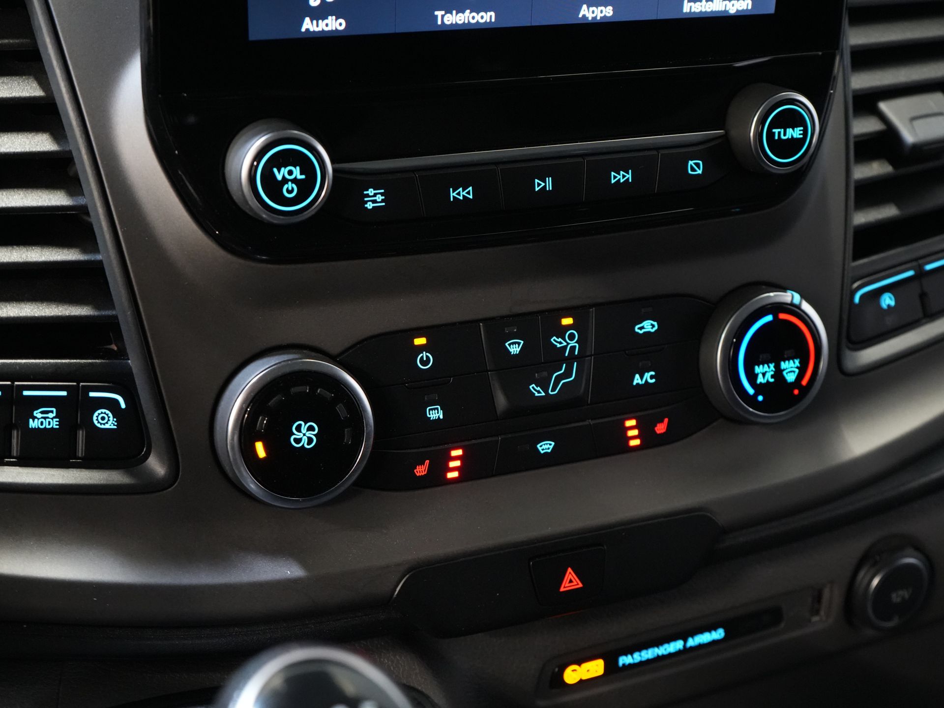 Ford Transit Custom Bestelbus 2.0 TDCI 130 pk L2H2 Trend MHEV BPM VRIJ! Sortimo/ Inrichting/ Standkachel/ Stoelverw./ Omvormer/ Carplay/ Camera/ Cruise/ Trekh