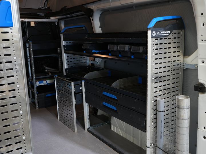 Ford Transit Custom Bestelbus 2.0 TDCI 130 pk L2H2 Trend MHEV BPM VRIJ! Sortimo/ Inrichting/ Standkachel/ Stoelverw./ Omvormer/ Carplay/ Camera/ Cruise/ Trekh