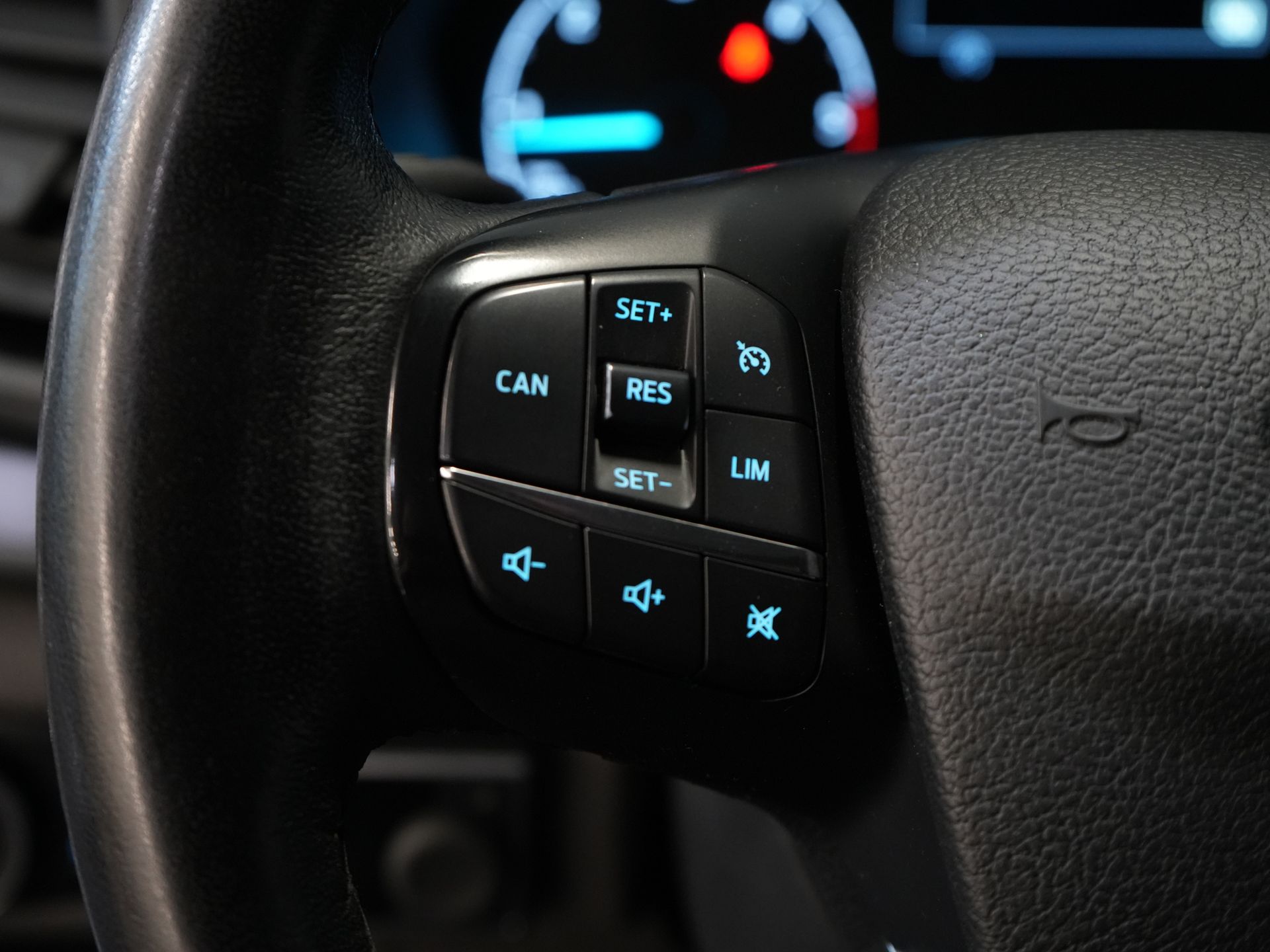 Ford Transit Custom Bestelbus 2.0 TDCI 130 pk L2H2 Trend MHEV BPM VRIJ! Sortimo/ Inrichting/ Standkachel/ Stoelverw./ Omvormer/ Carplay/ Camera/ Cruise/ Trekh