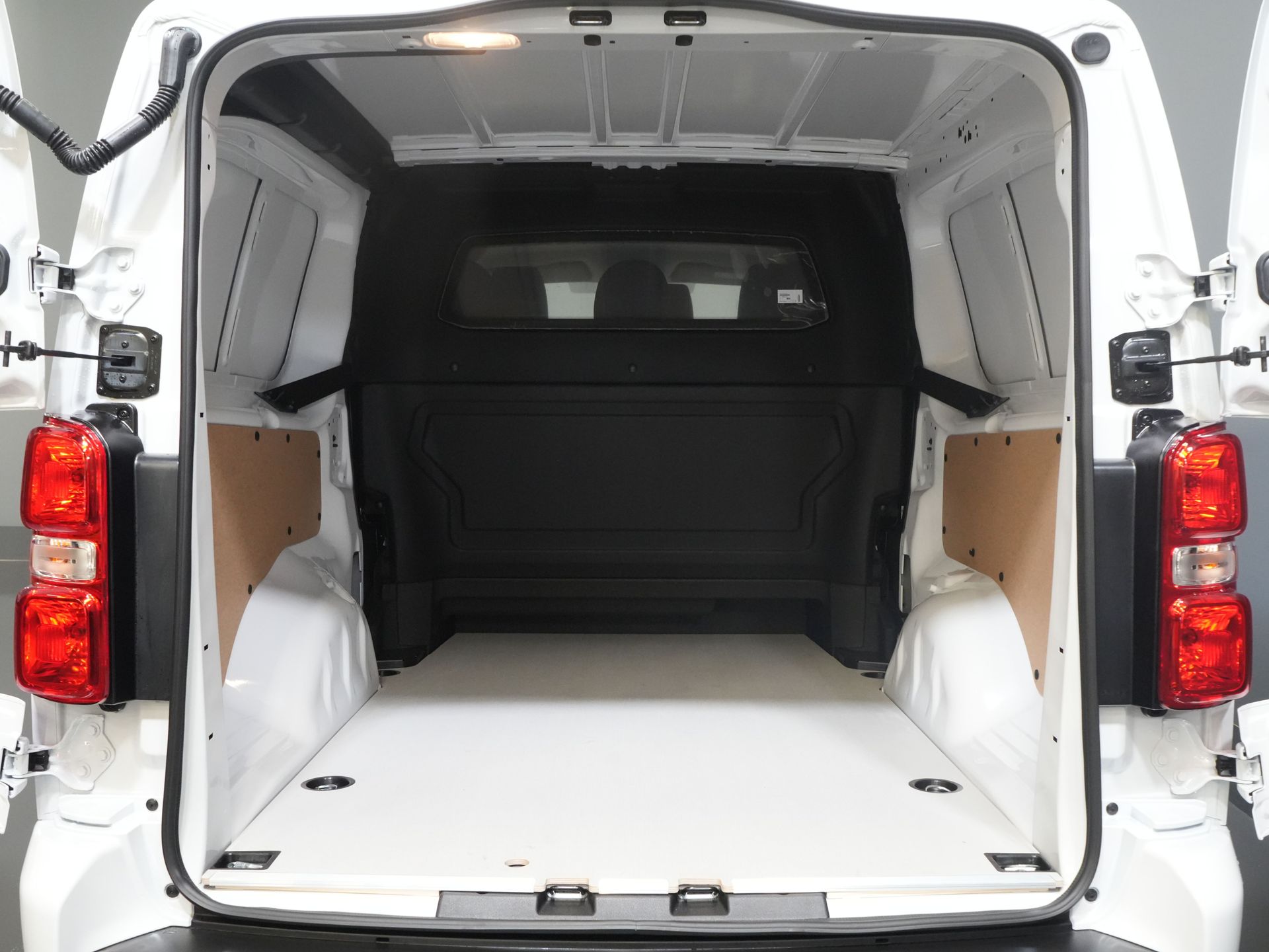 Citroën Jumpy Bestelbus 2.0 HDI 180 pk Aut. DC Dubbel Cabine BPM VRIJ! 2x Schuifdeur/ Virtual Cockpit/ Navi/ Carplay/ Camera/ PDC/ Cruise/ Trekhaak/ Air