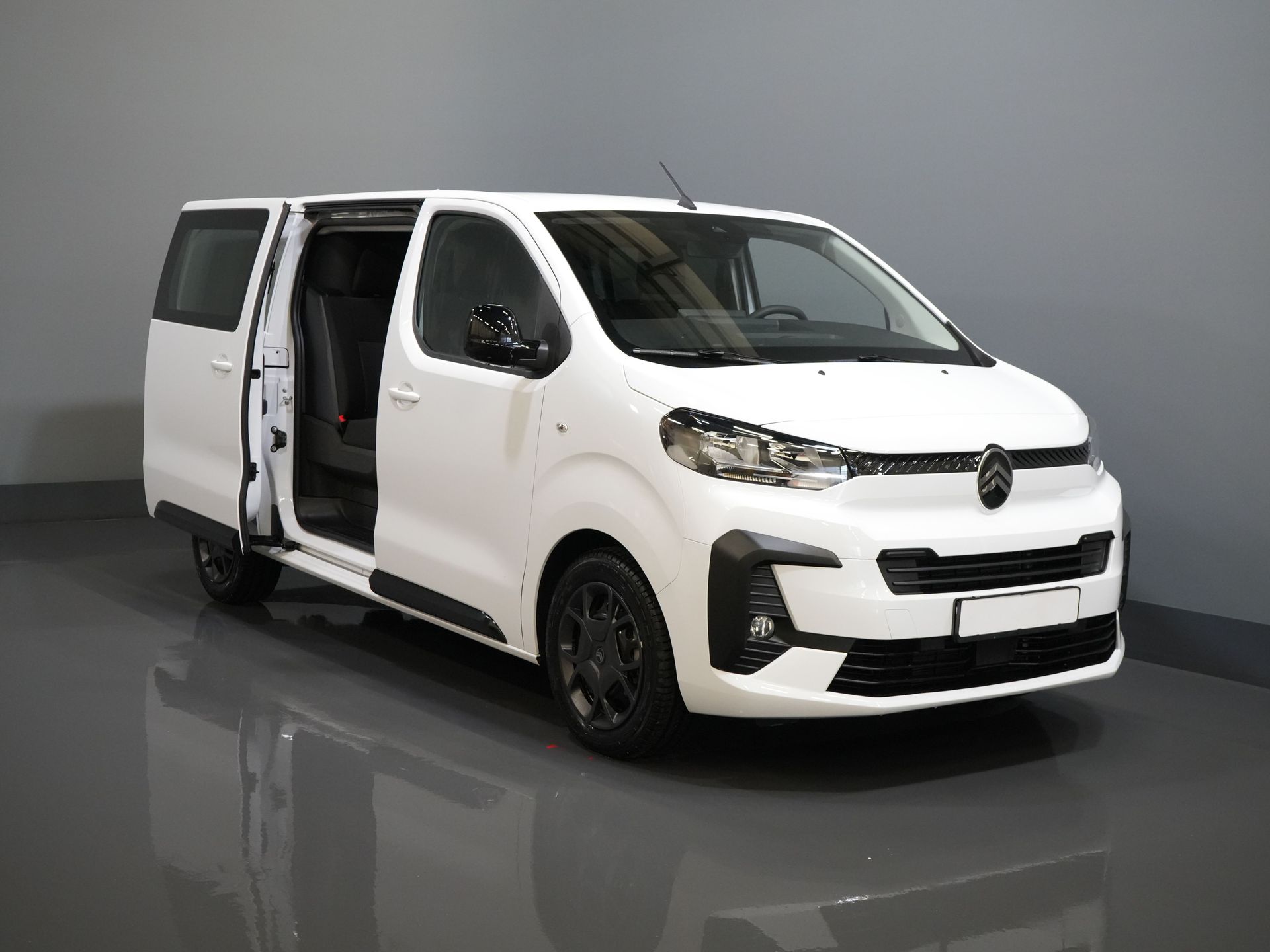 Citroën Jumpy Bestelbus 2.0 HDI 180 pk Aut. DC Dubbel Cabine BPM VRIJ! 2x Schuifdeur/ Virtual Cockpit/ Navi/ Carplay/ Camera/ PDC/ Cruise/ Trekhaak/ Air