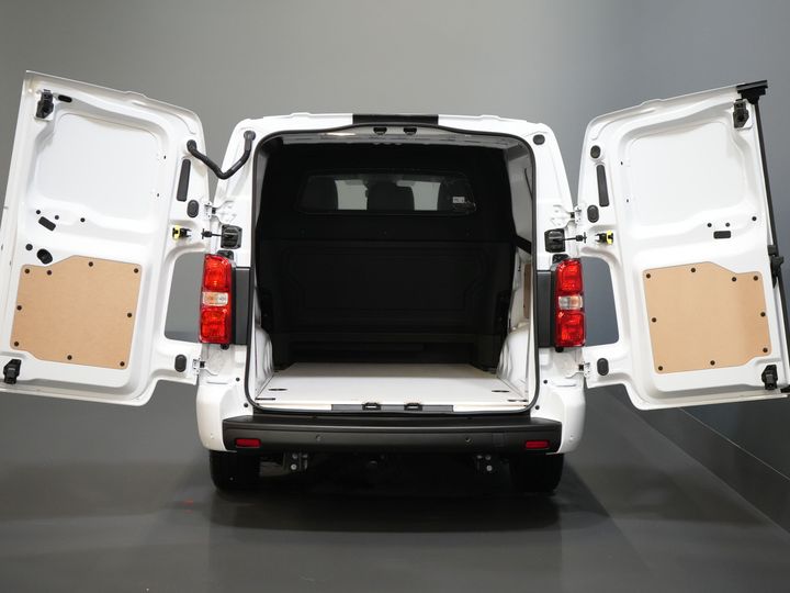 Citroën Jumpy Bestelbus 2.0 HDI 180 pk Aut. DC Dubbel Cabine BPM VRIJ! 2x Schuifdeur/ Virtual Cockpit/ Navi/ Carplay/ Camera/ PDC/ Cruise/ Trekhaak/ Air