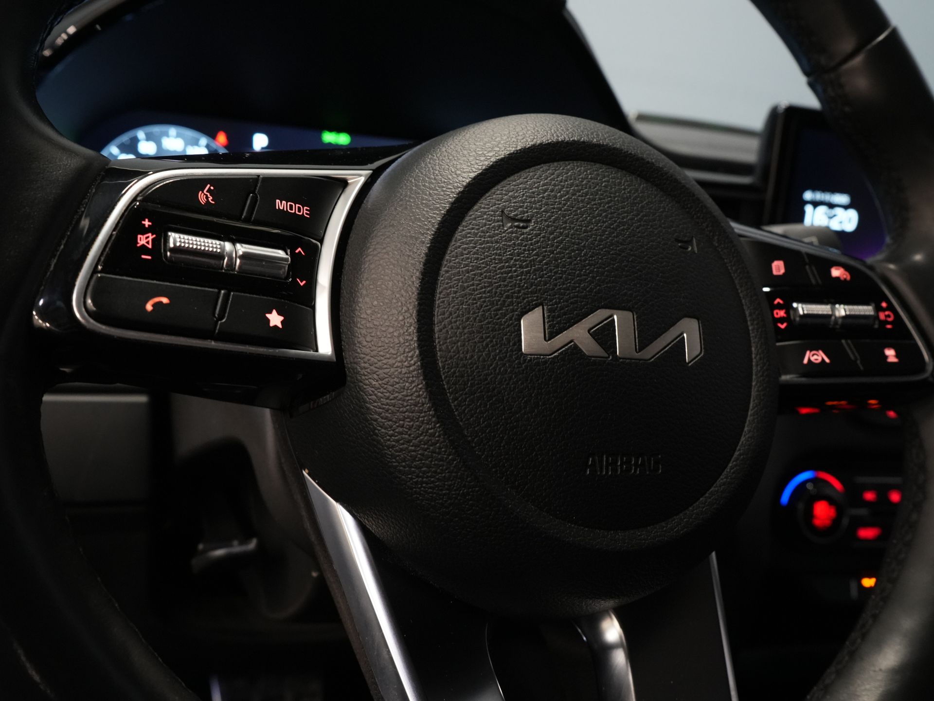 Kia Xceed SUV 1.6 GDi PHEV Dynamic Line Virtual Cockpit/ LED/ Adapt.Cruise/ Navi/ Klima/ Kamera/ PDC/ Elek.Ventil