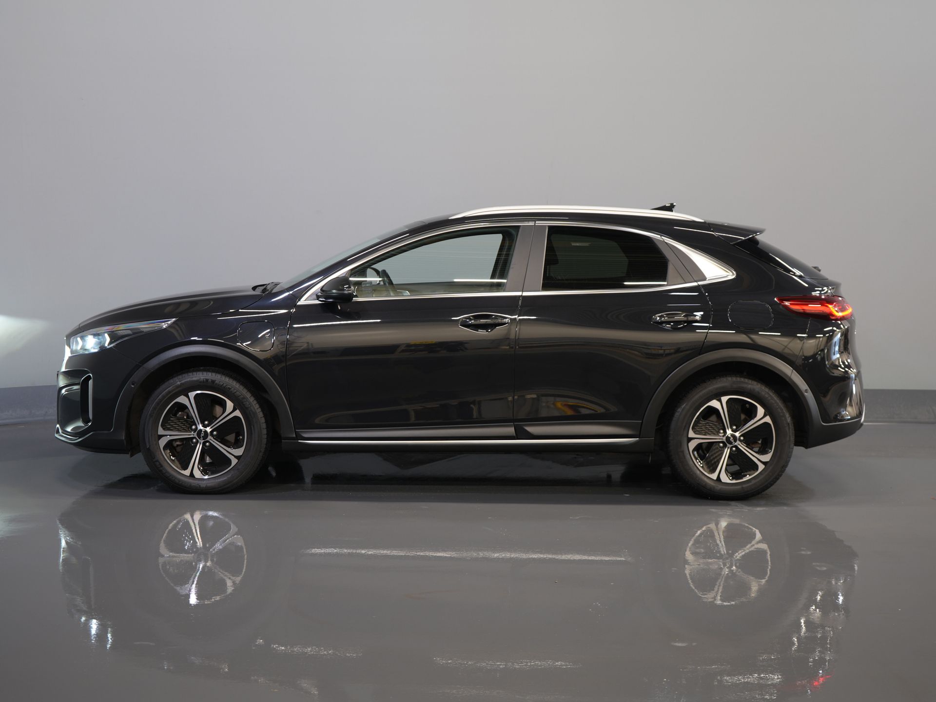 Kia Xceed SUV 1.6 GDi PHEV Dynamic Line Virtual Cockpit/ LED/ Adapt.Cruise/ Navi/ Klima/ Kamera/ PDC/ Elek.Ventil