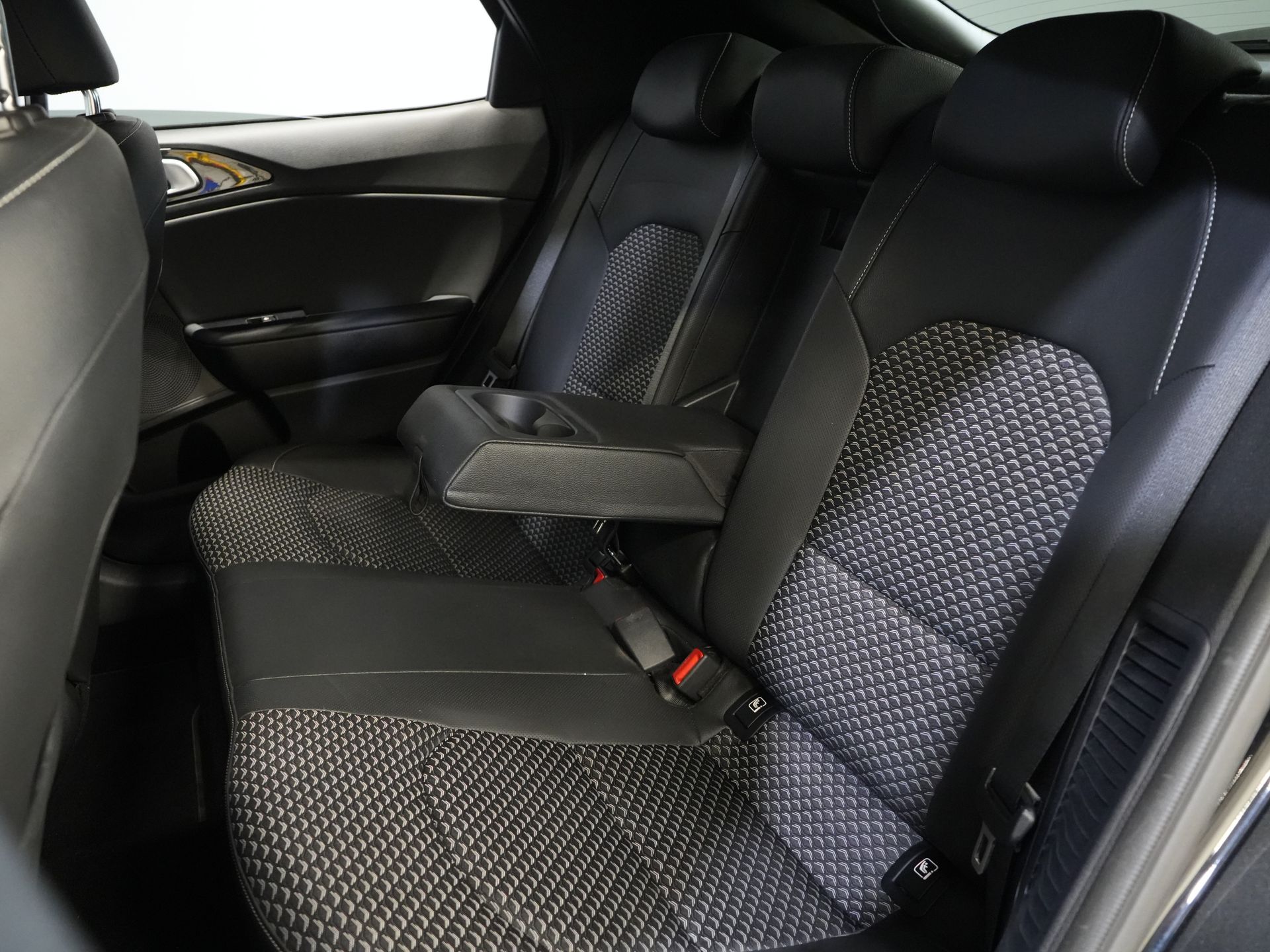 Kia Xceed SUV 1.6 GDi PHEV Dynamic Line Virtual Cockpit/ LED/ Adapt.Cruise/ Navi/ Klima/ Kamera/ PDC/ Elek.Ventil