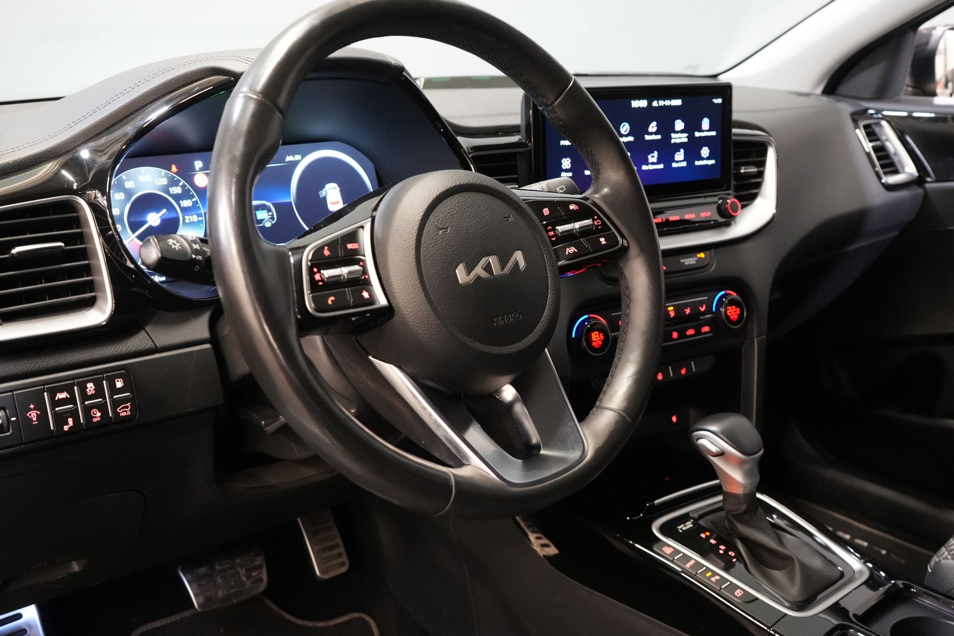 Kia Xceed SUV 1.6 GDi PHEV Dynamic Line Virtual Cockpit/ LED/ Adapt.Cruise/ Navi/ Klima/ Kamera/ PDC/ Elek.Ventil