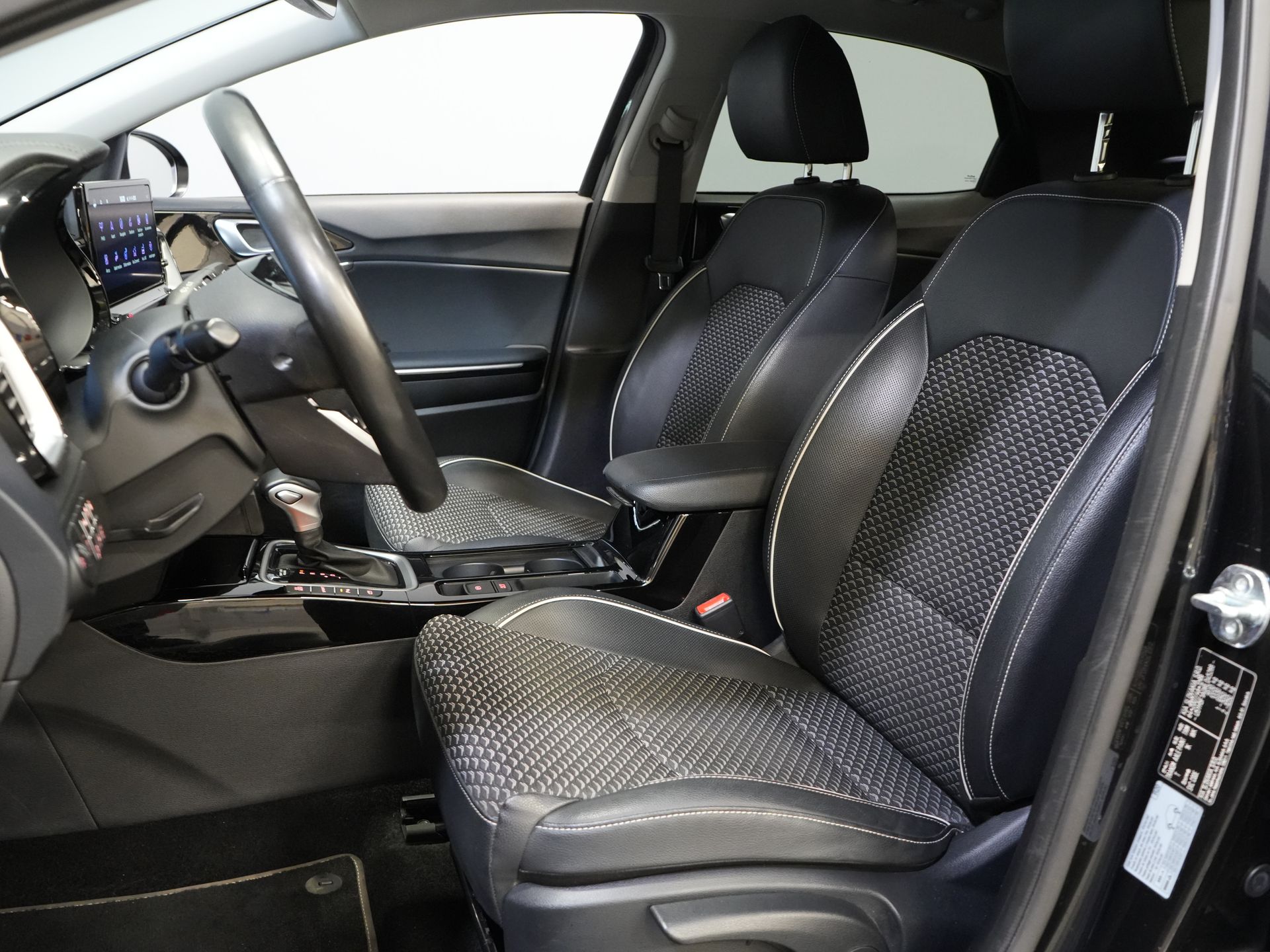 Kia Xceed SUV 1.6 GDi PHEV Dynamic Line Virtual Cockpit/ LED/ Adapt.Cruise/ Navi/ Klima/ Kamera/ PDC/ Elek.Ventil