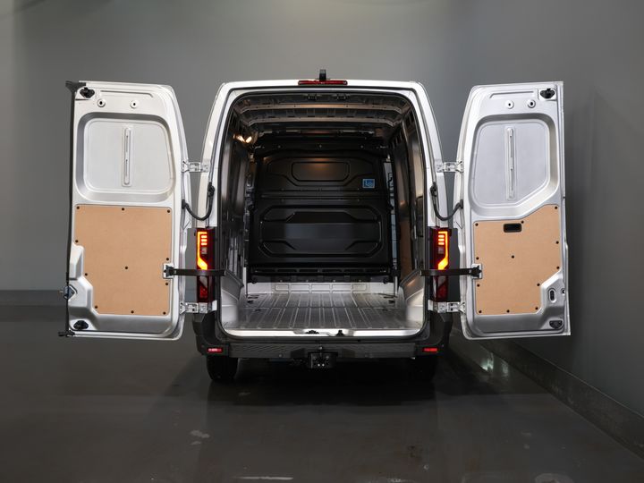 Renault Master Bestelbus 2.0 dCi 130 pk L2H2 LED/ Carplay/ Trekhaak/ Camera/ Cruise/ PDC/ Airco