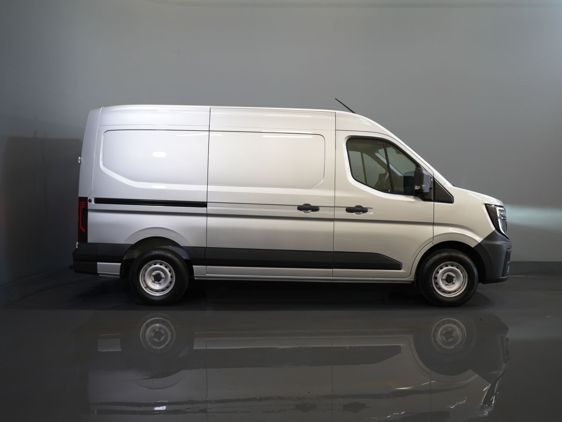Renault Master Bestelbus 2.0 dCi 130 pk L2H2 LED/ Carplay/ Trekhaak/ Camera/ Cruise/ PDC/ Airco