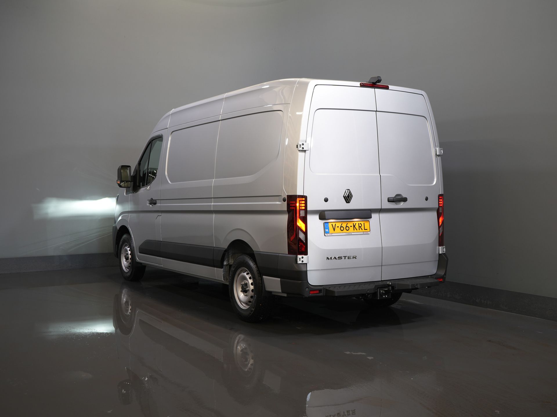 Renault Master Bestelbus 2.0 dCi 130 pk L2H2 LED/ Carplay/ Trekhaak/ Camera/ Cruise/ PDC/ Airco